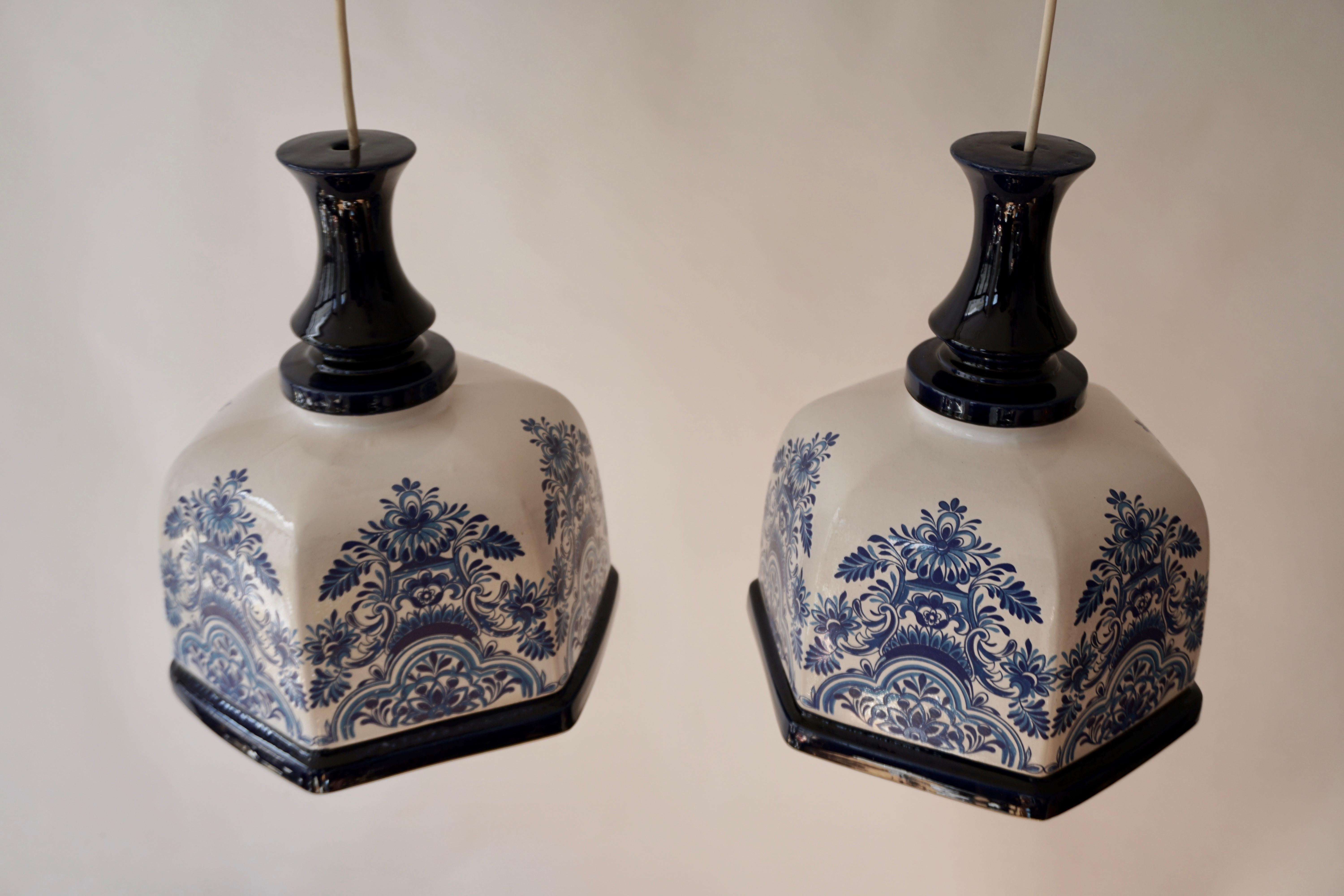 20th Century Pair of Italian Hollywood Regency Ceramic Floral Pendant Lights For Sale