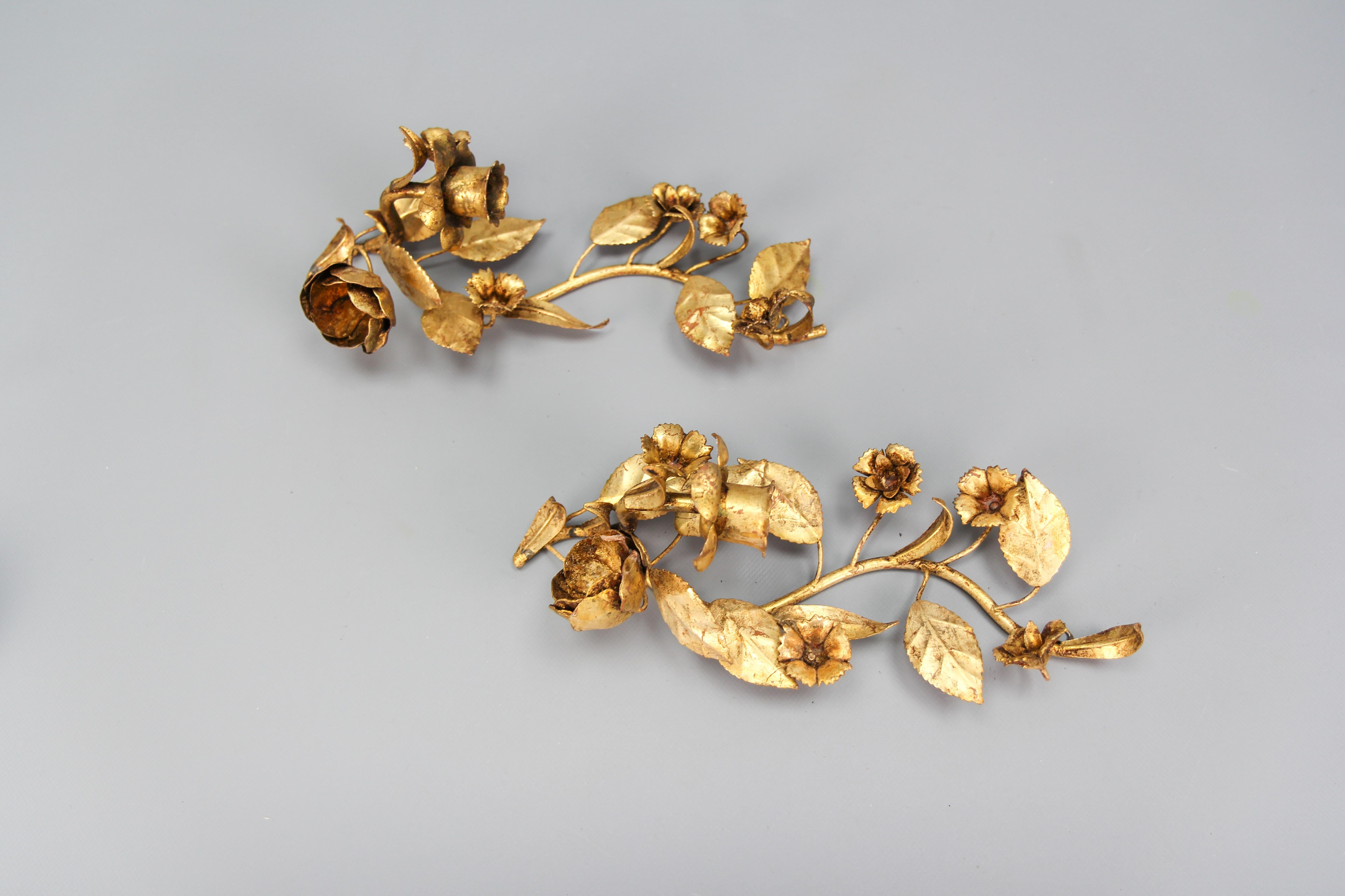 Mid-20th Century Pair of Italian Hollywood Regency Gilt Metal Floral Candle Wall Sconces