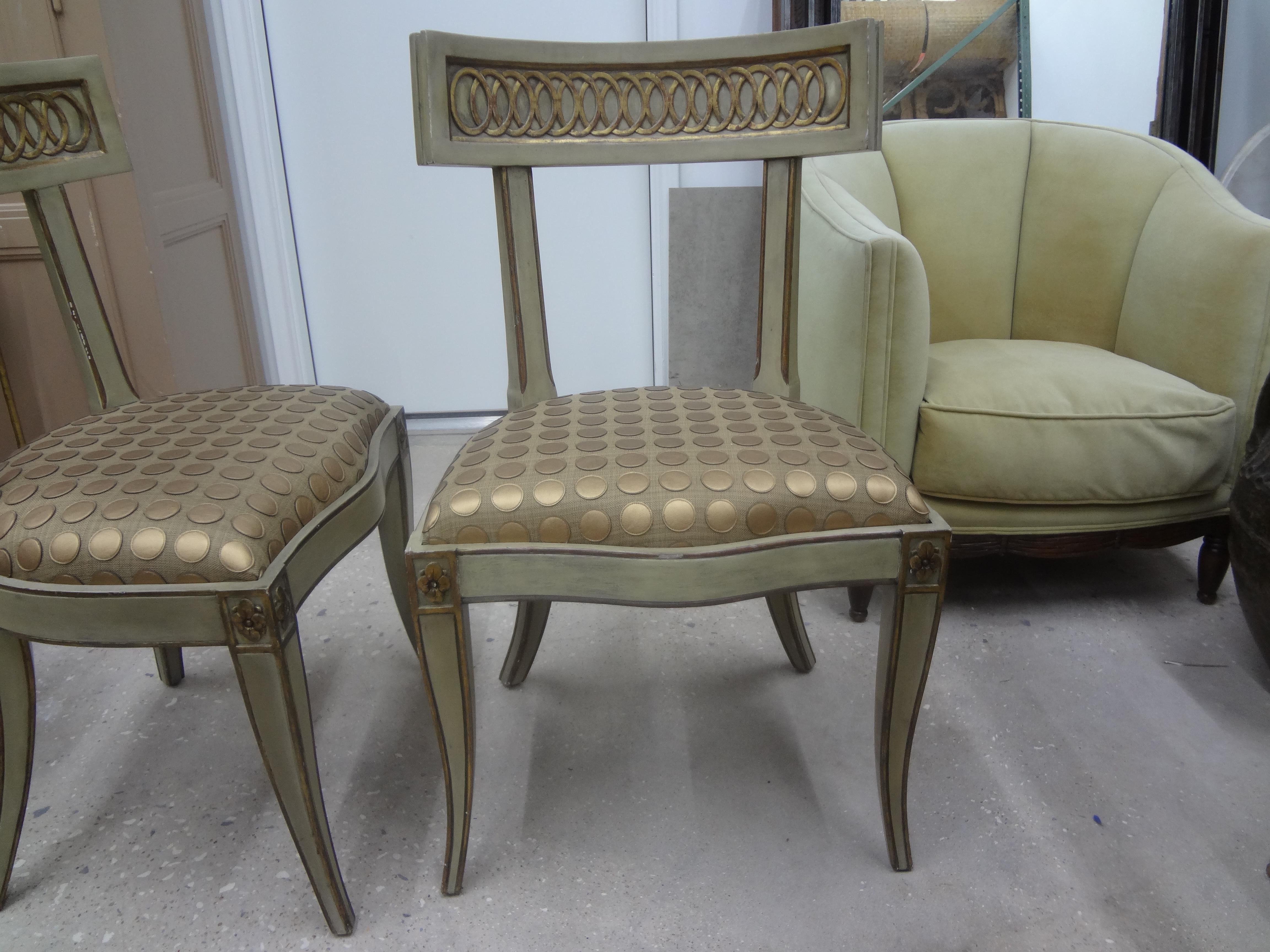 Mid-20th Century Pair of Italian Hollywood Regency Klismos Chairs For Sale