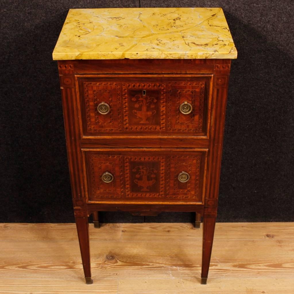Pair of Italian bedside tables from the mid-20th century. Louis XVI style furniture pleasantly inlaid in walnut, rosewood, mahogany and fruitwood. Bedside tables equipped with a drawer and a little fall-front door in the lower part of good capacity.