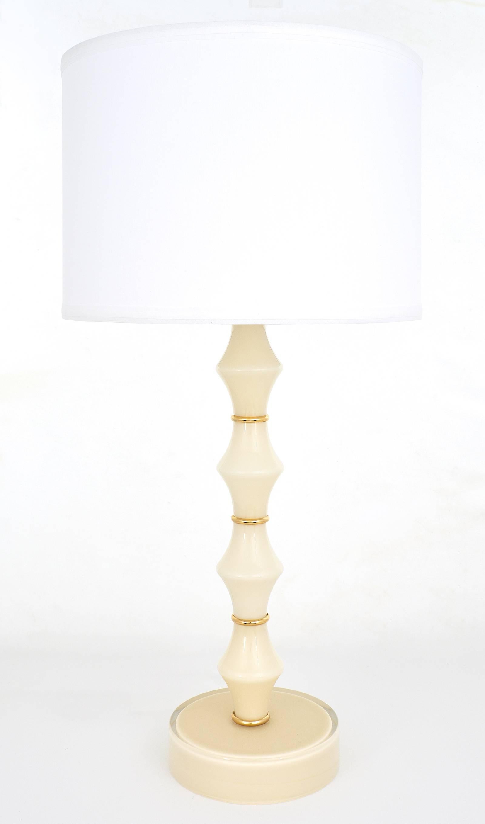 Paar italienische Lampen aus elfenbeinfarbenem Muranoglas (Moderne) im Angebot