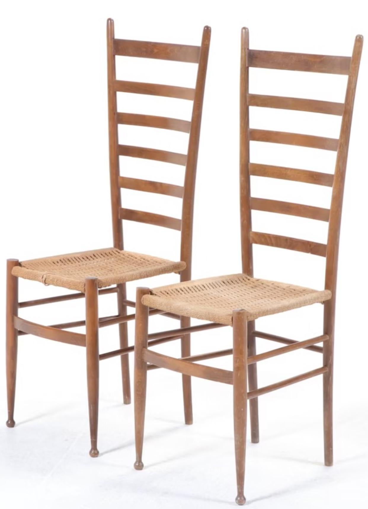 Pair of Italian Ladder Back Chairs with Woven Rush Seats, Gio Ponti attributed. (Moderne der Mitte des Jahrhunderts) im Angebot