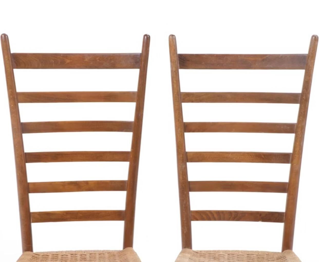 Pair of Italian Ladder Back Chairs with Woven Rush Seats, Gio Ponti attributed. (Mitte des 20. Jahrhunderts) im Angebot