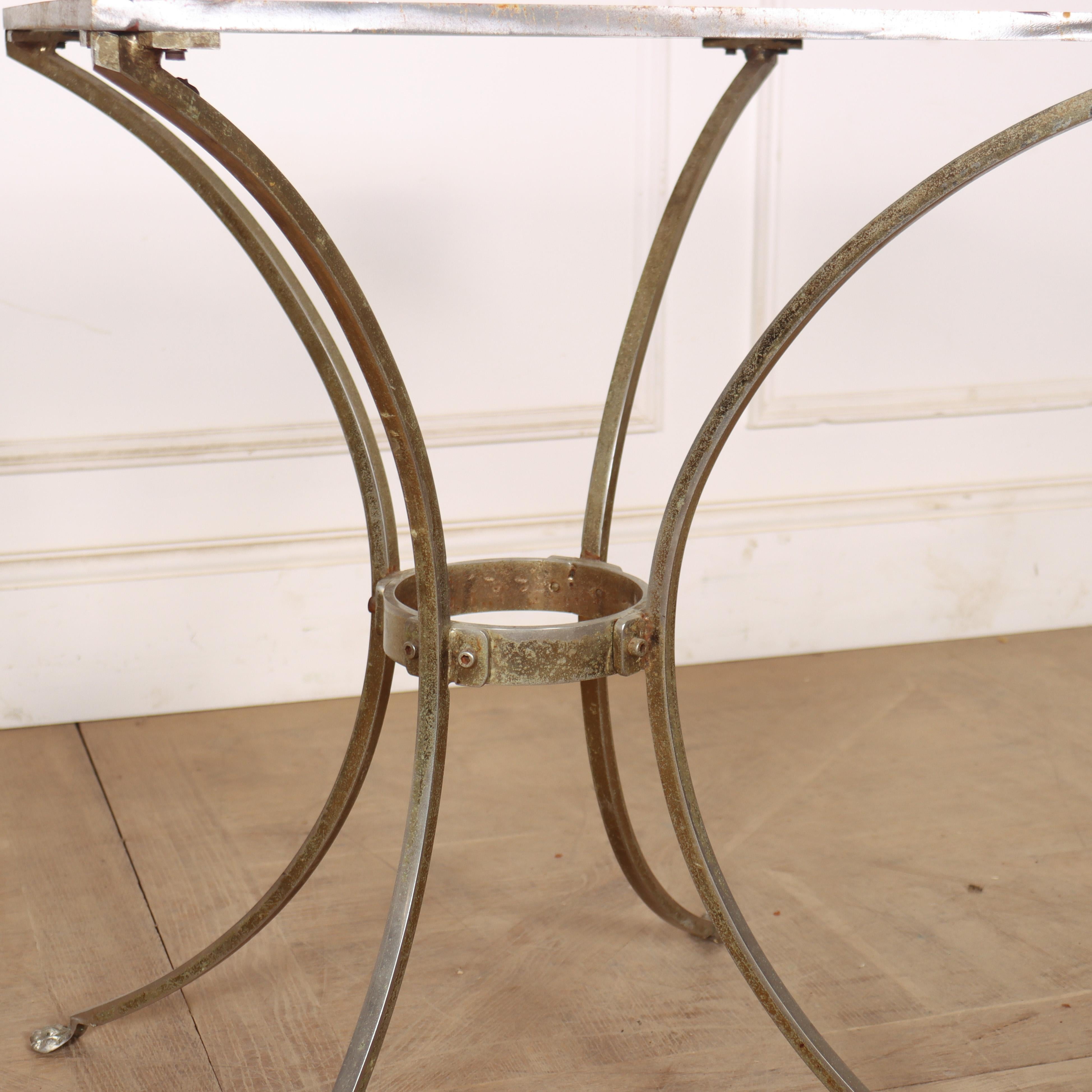 20ième siècle Paire de tables de lampe italiennes en vente