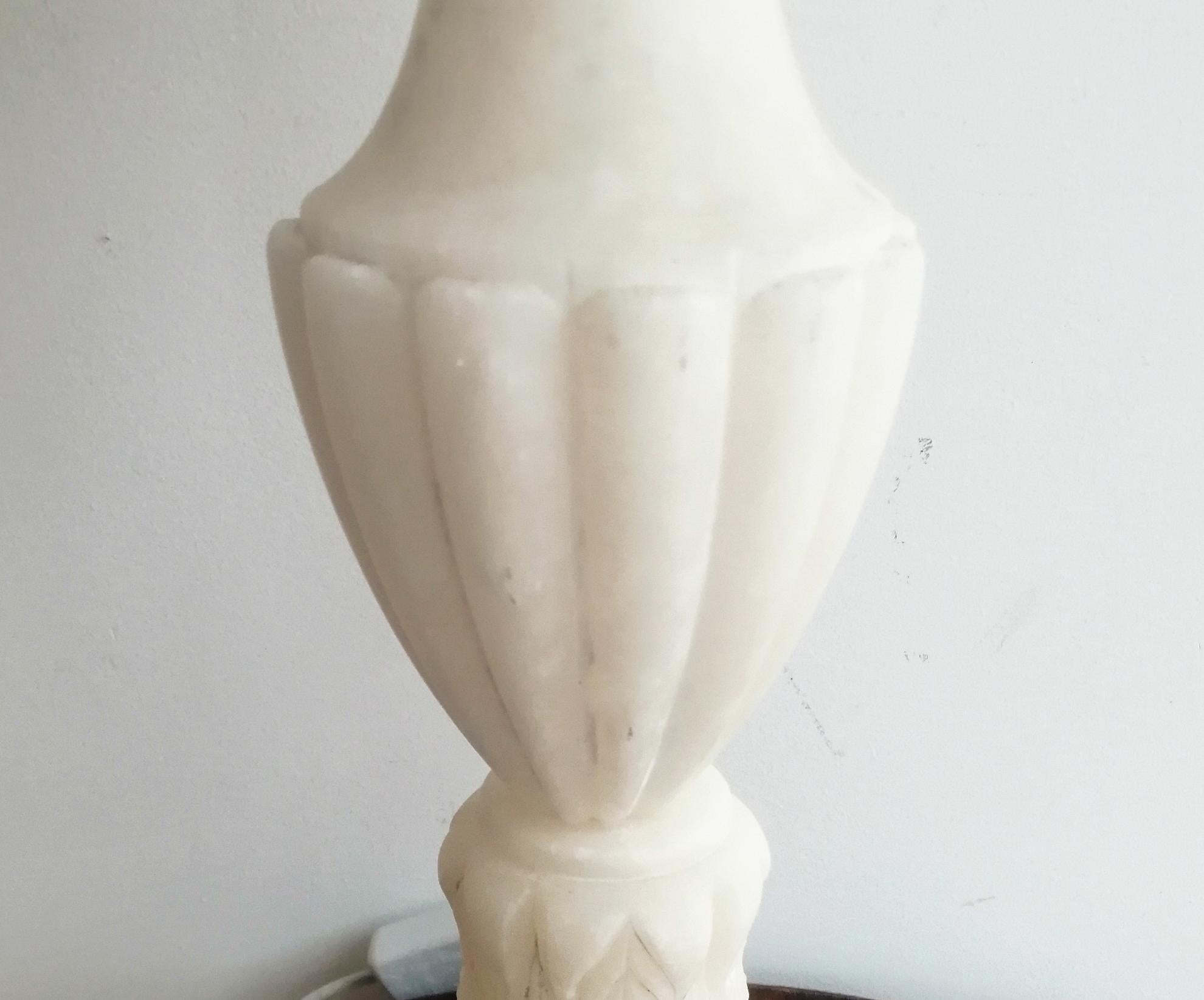 20ième siècle Lampes de bureau - Albâtre   Couleur blanche Italie mi-siècle moderne