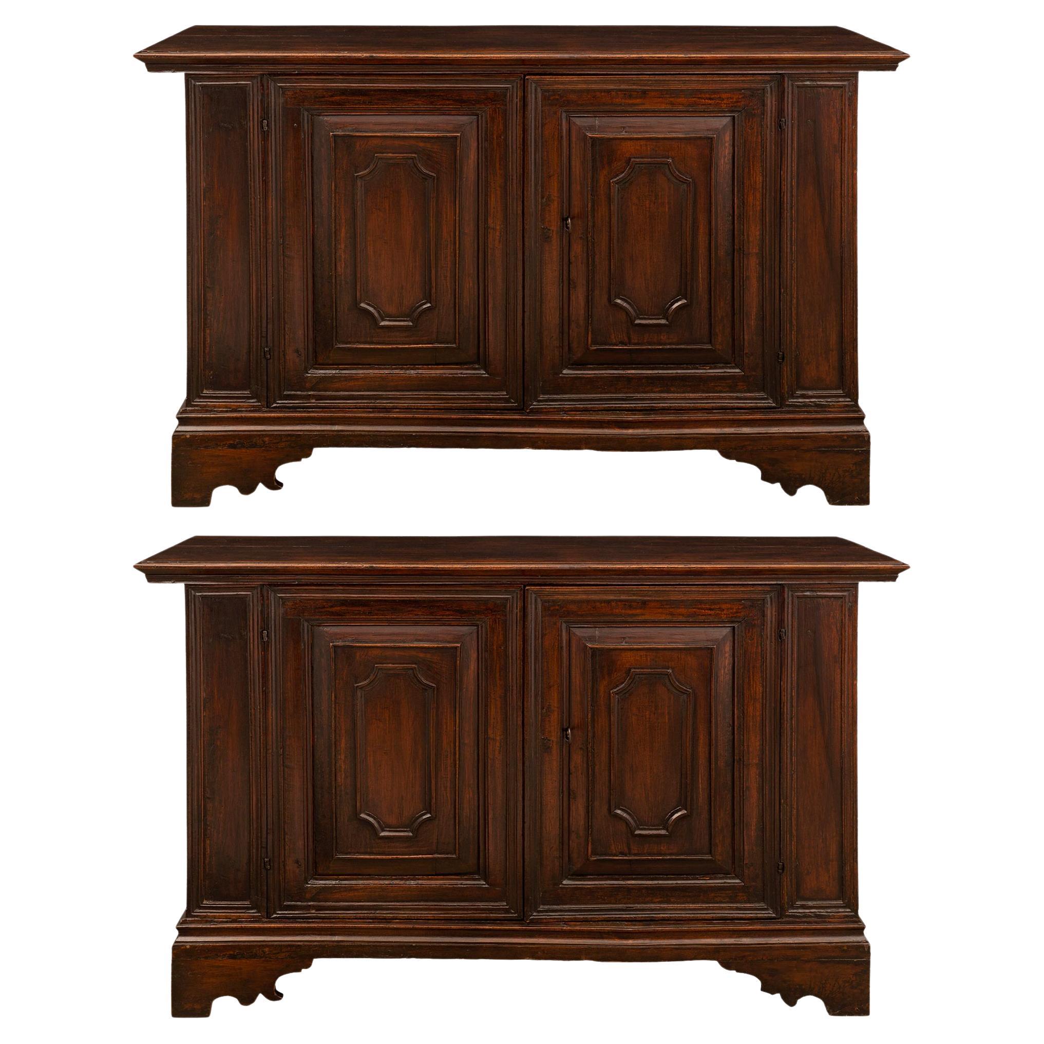 Pair of Italian Late 17th Century Walnut Credenzas from Tuscany For Sale