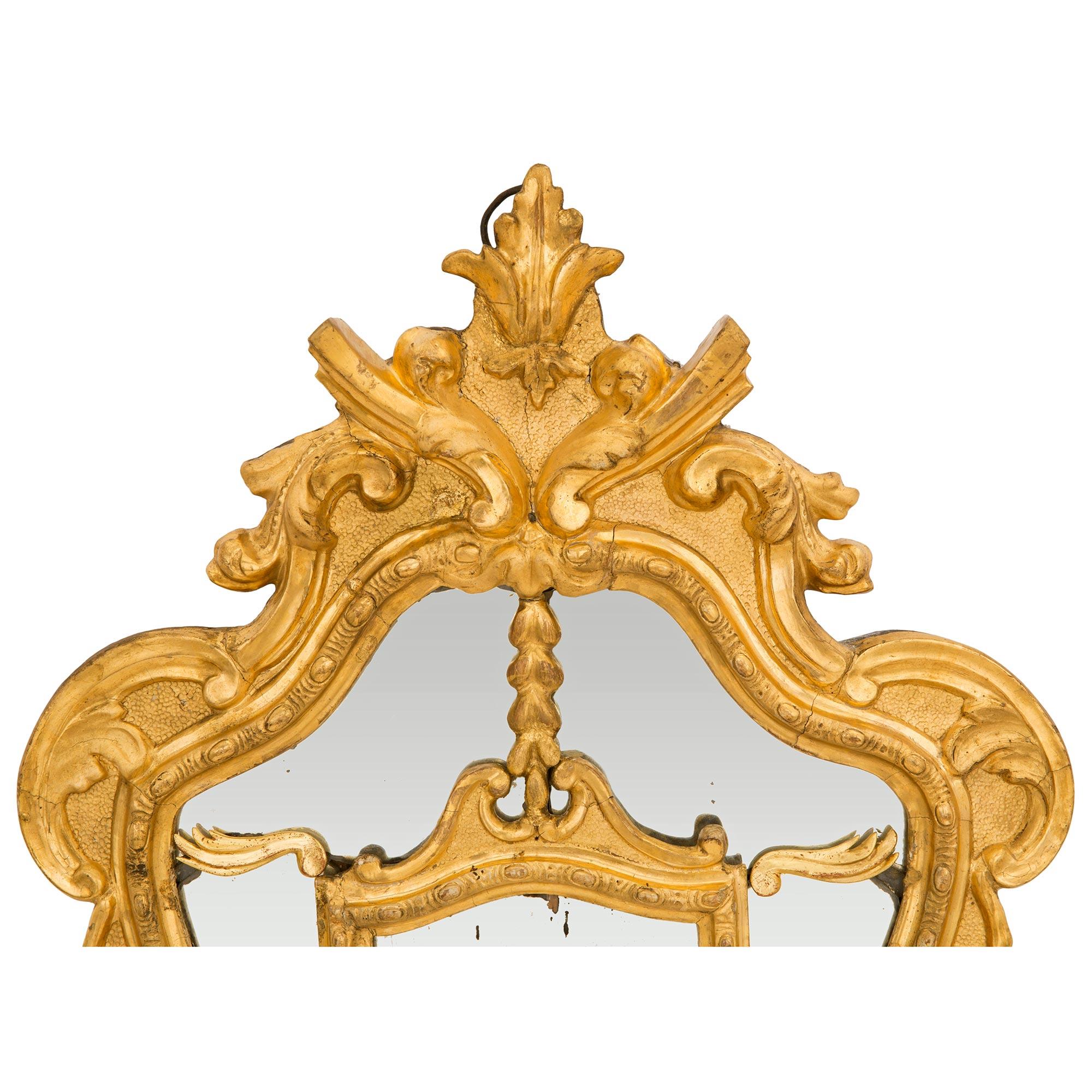 18th Century and Earlier Pair of Italian Late 18th Century Giltwood Mirrored Sconces For Sale