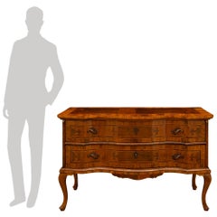 Paire de commodes italiennes de la fin du XVIIIe siècle en noyer vénitien et bronze