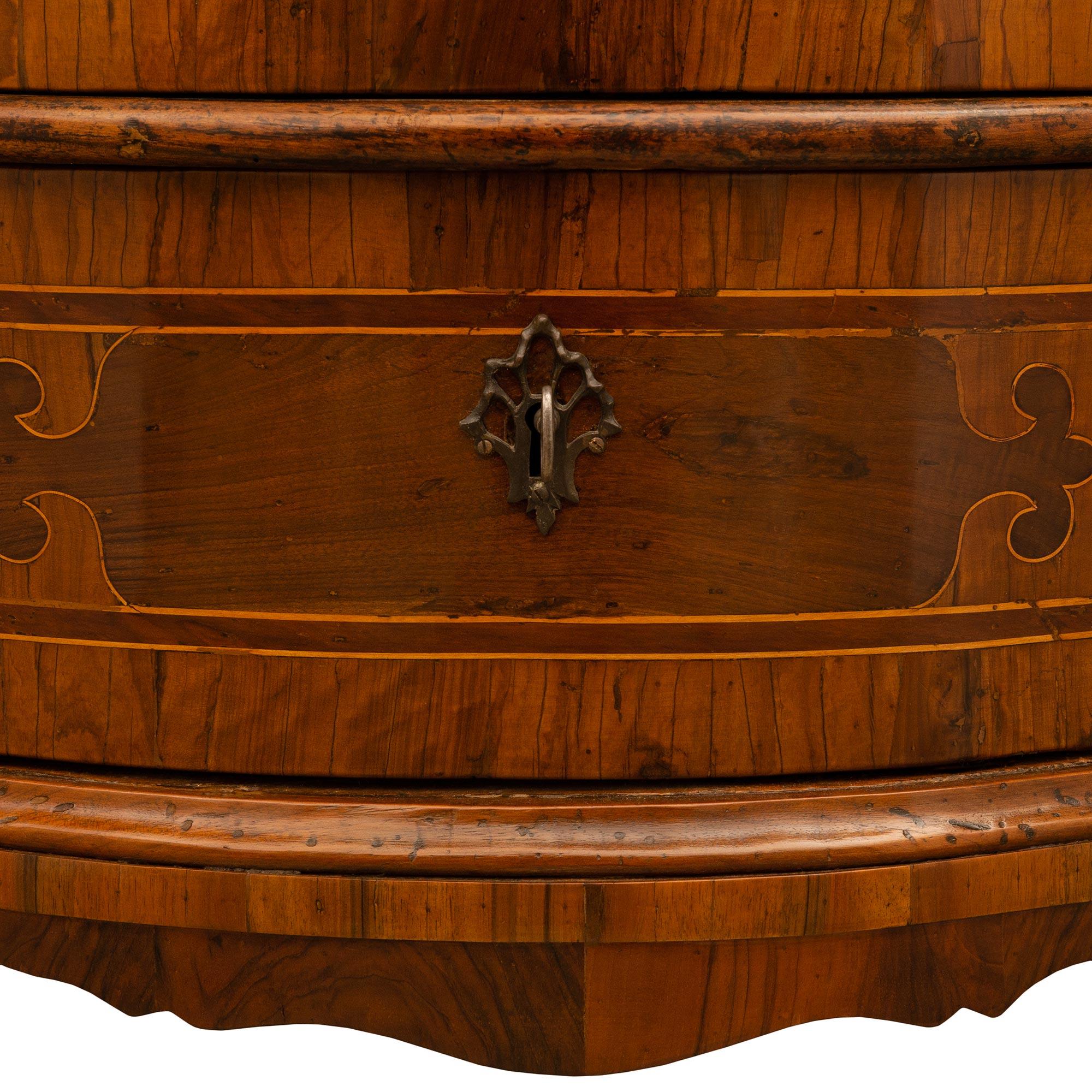 pair of Italian late 18th century Venetian st. Walnut and Bronze commodes For Sale 5