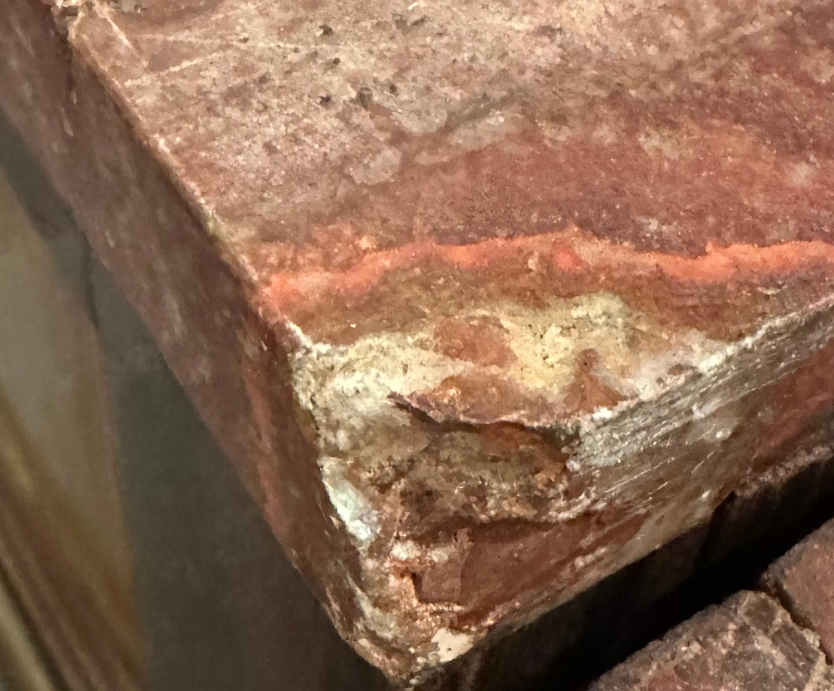 Coppia di cassapanche italiane con piano in marmo della fine del XIX secolo in vendita 14