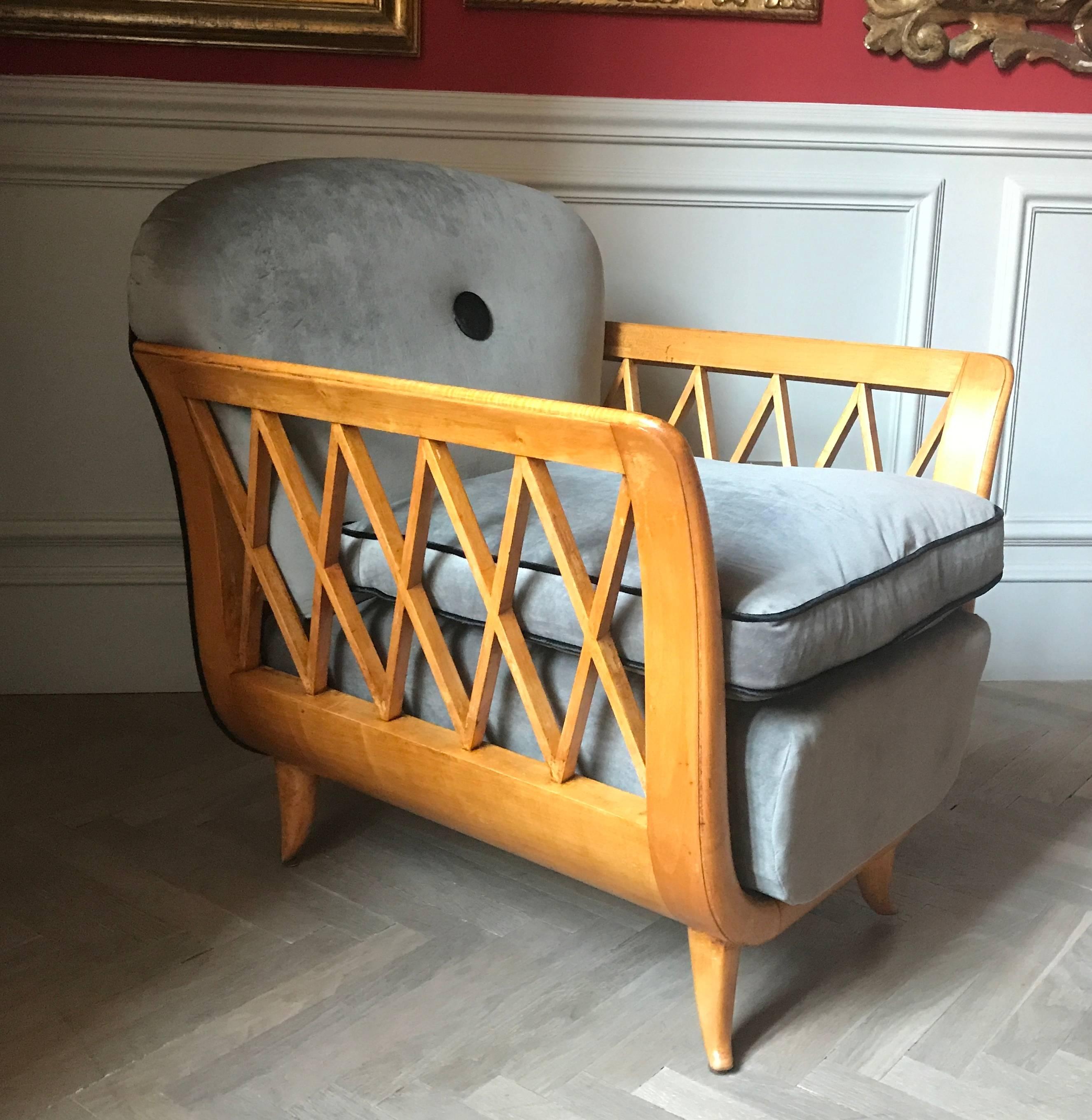Wood Pair of Italian Lotus Shape Lounge Chairs or Armchairs Paolo Buffa Design, 1940s