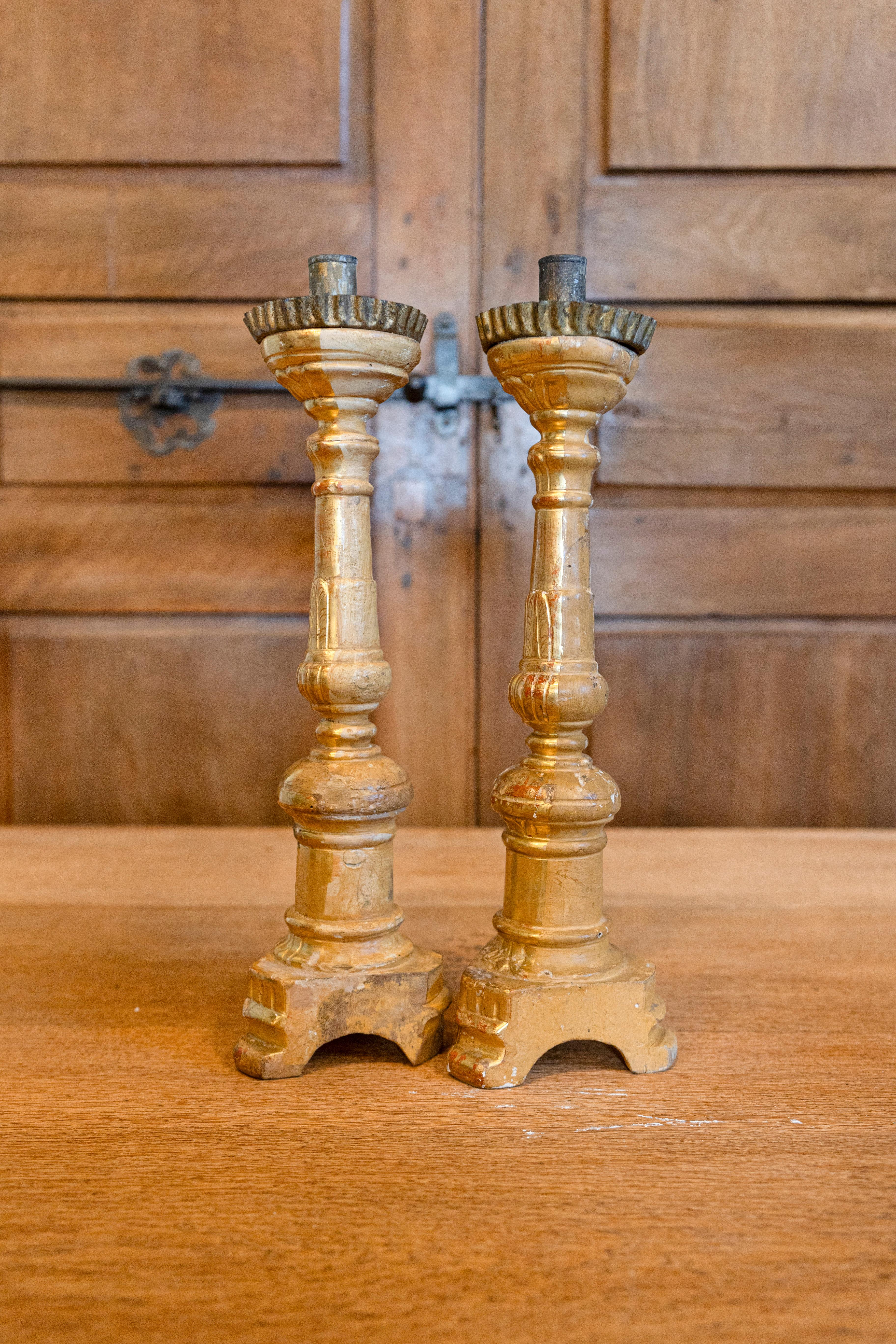 Pair of Italian Louis Philippe Mid 19th Century Carved Giltwood Candlesticks For Sale 8