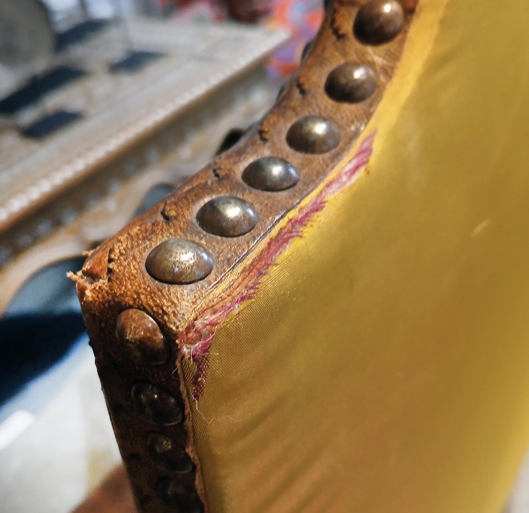 Paire de fauteuils italiens Louis XIV en cuir et bois doré, milieu du 18e C. en vente 13