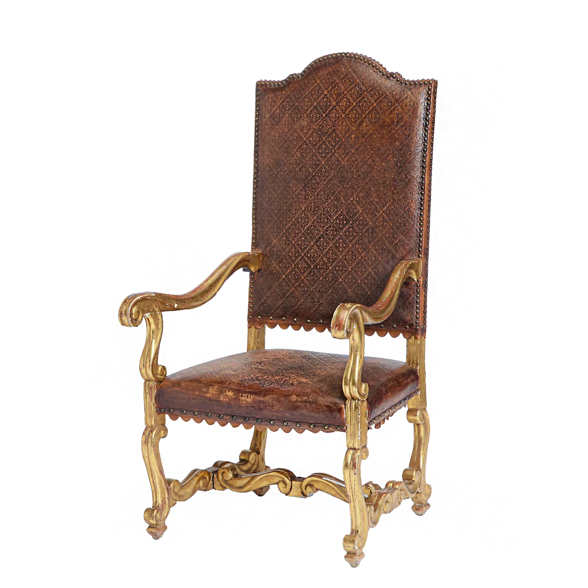 Milieu du XVIIIe siècle Paire de fauteuils italiens Louis XIV en cuir et bois doré, milieu du 18e C. en vente