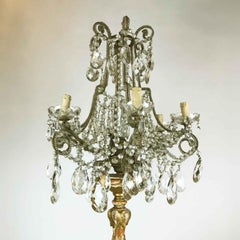 Paire de grands chandeliers italiens Louis XV dorés avec flambeaux en cristal