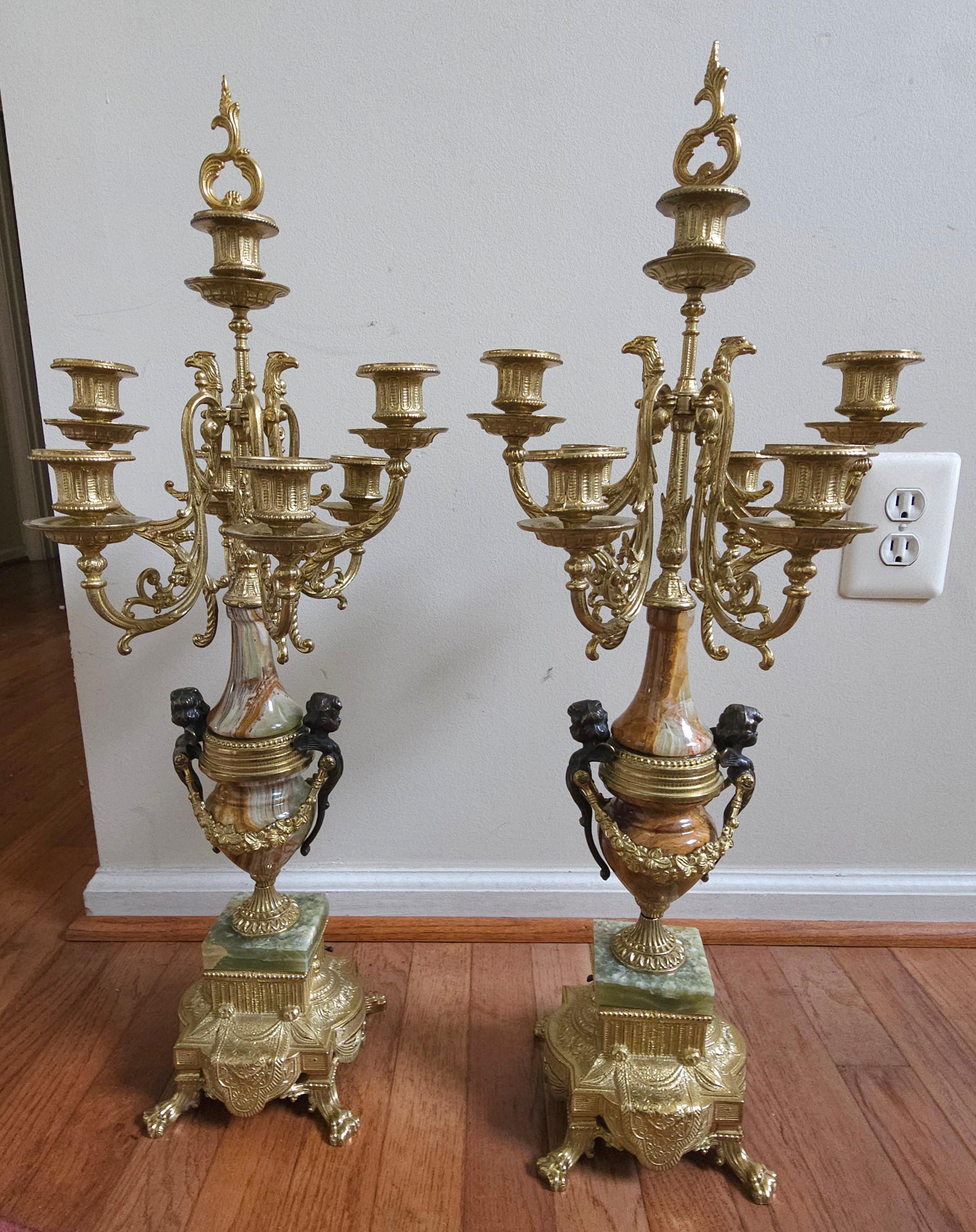 Paire de candélabres italiens de style Louis XV en bronze et marbre en vente 3