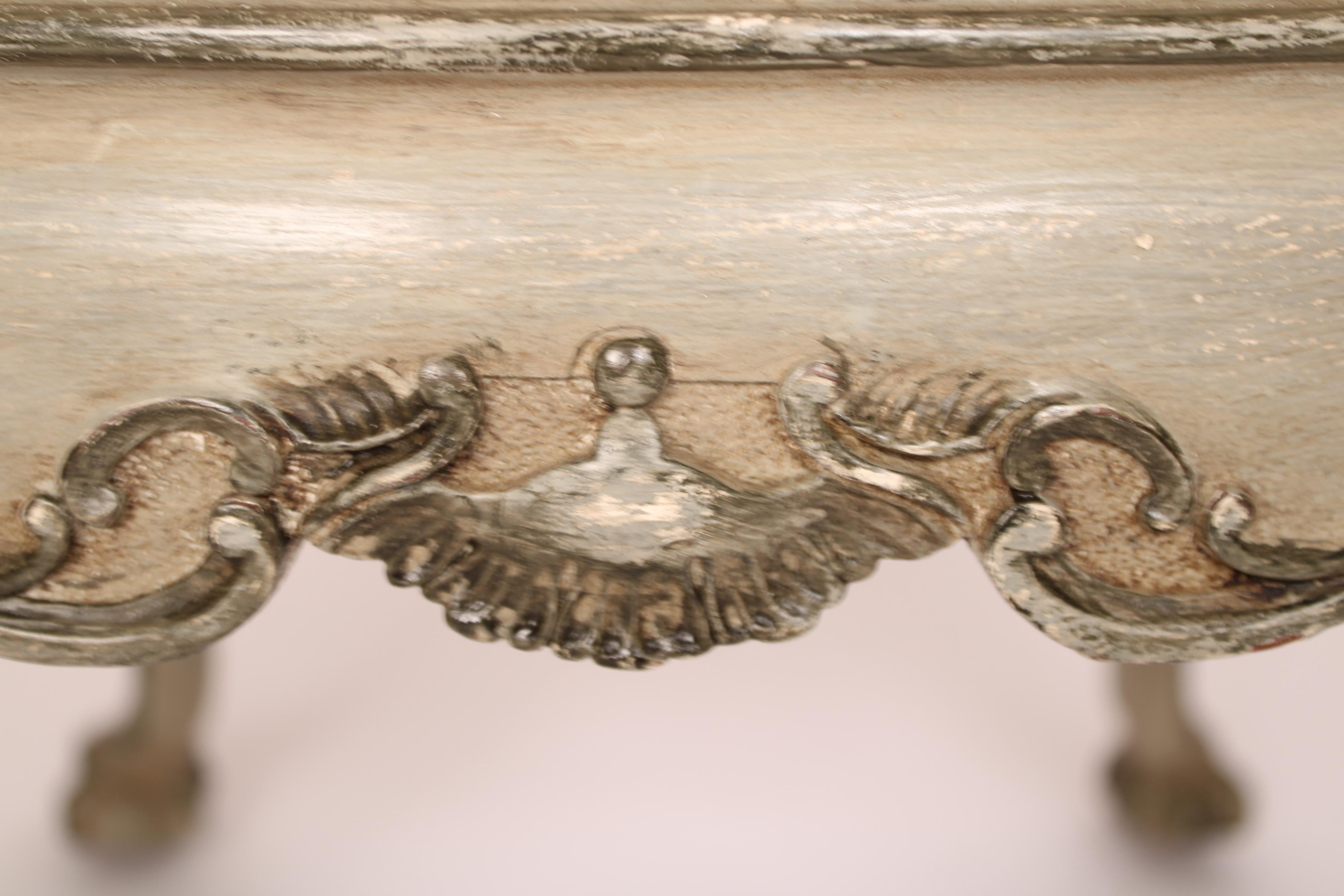 Pair of Italian Louis XV Style Grisaille Painted Armchairs en vente 8