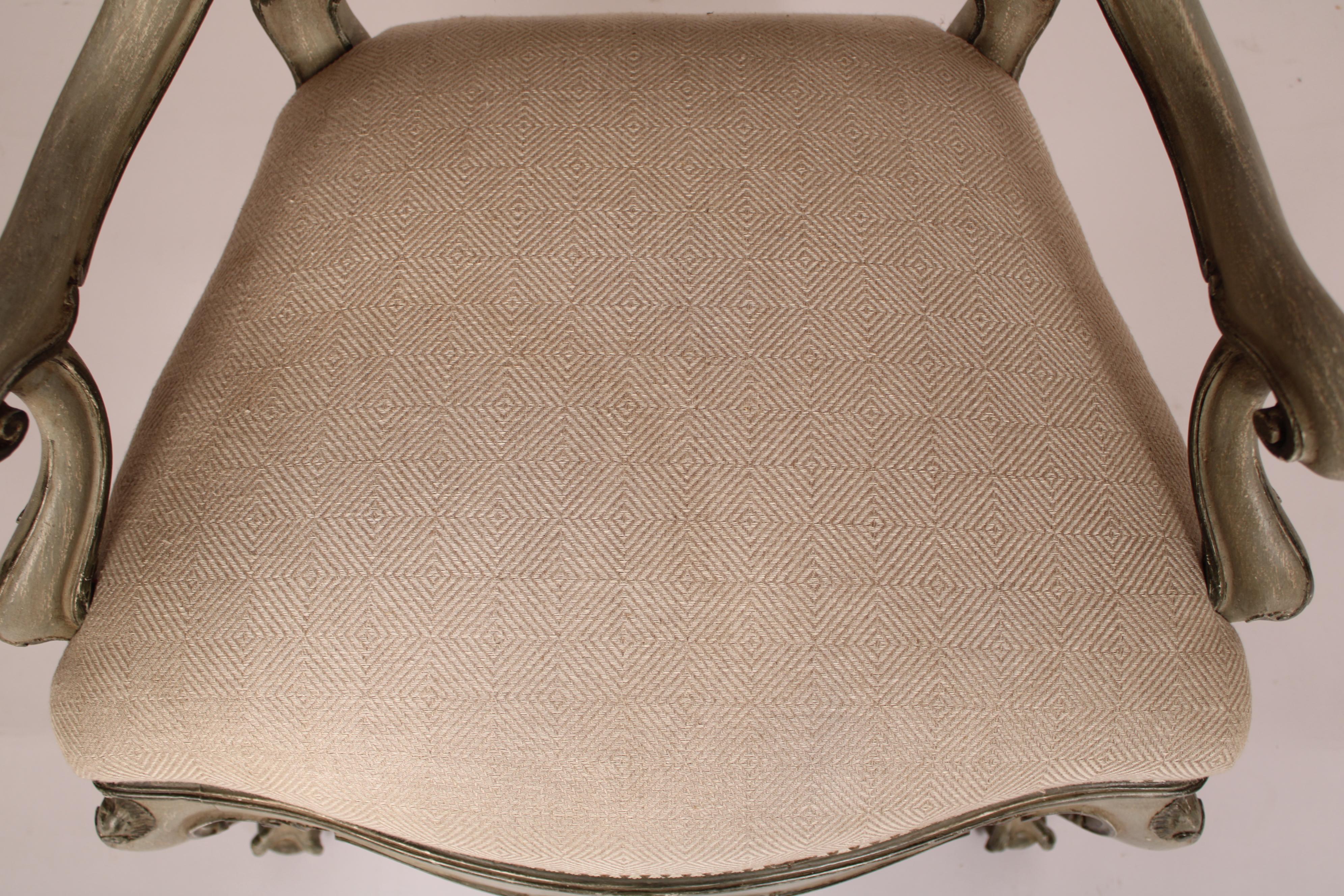 Pair of Italian Louis XV Style Grisaille Painted Armchairs en vente 10