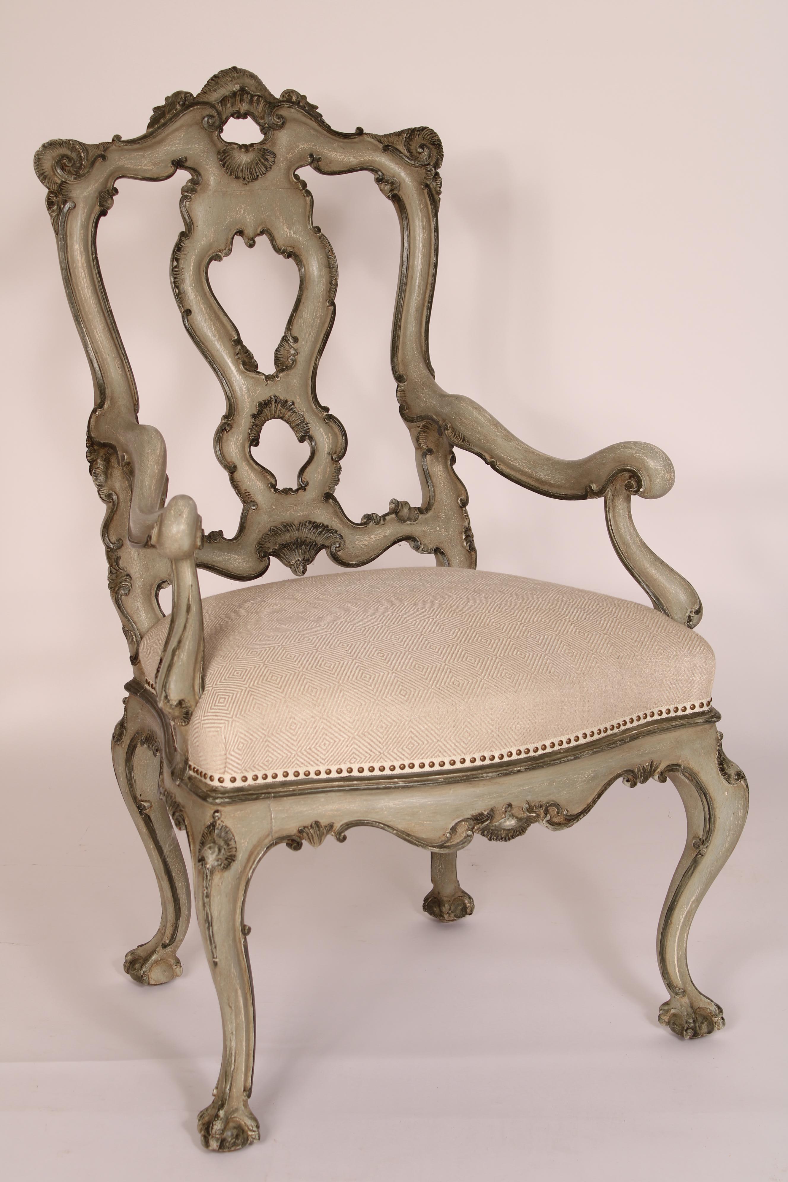 20ième siècle Pair of Italian Louis XV Style Grisaille Painted Armchairs en vente