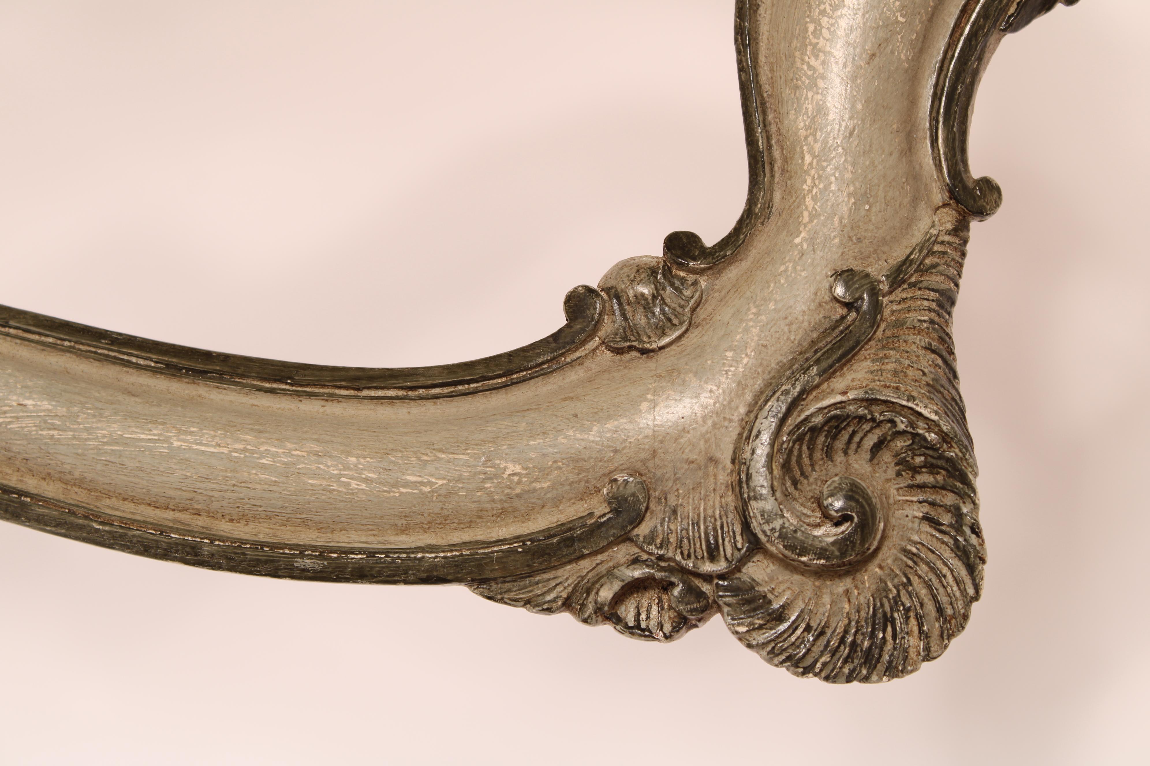 Pair of Italian Louis XV Style Grisaille Painted Armchairs en vente 4