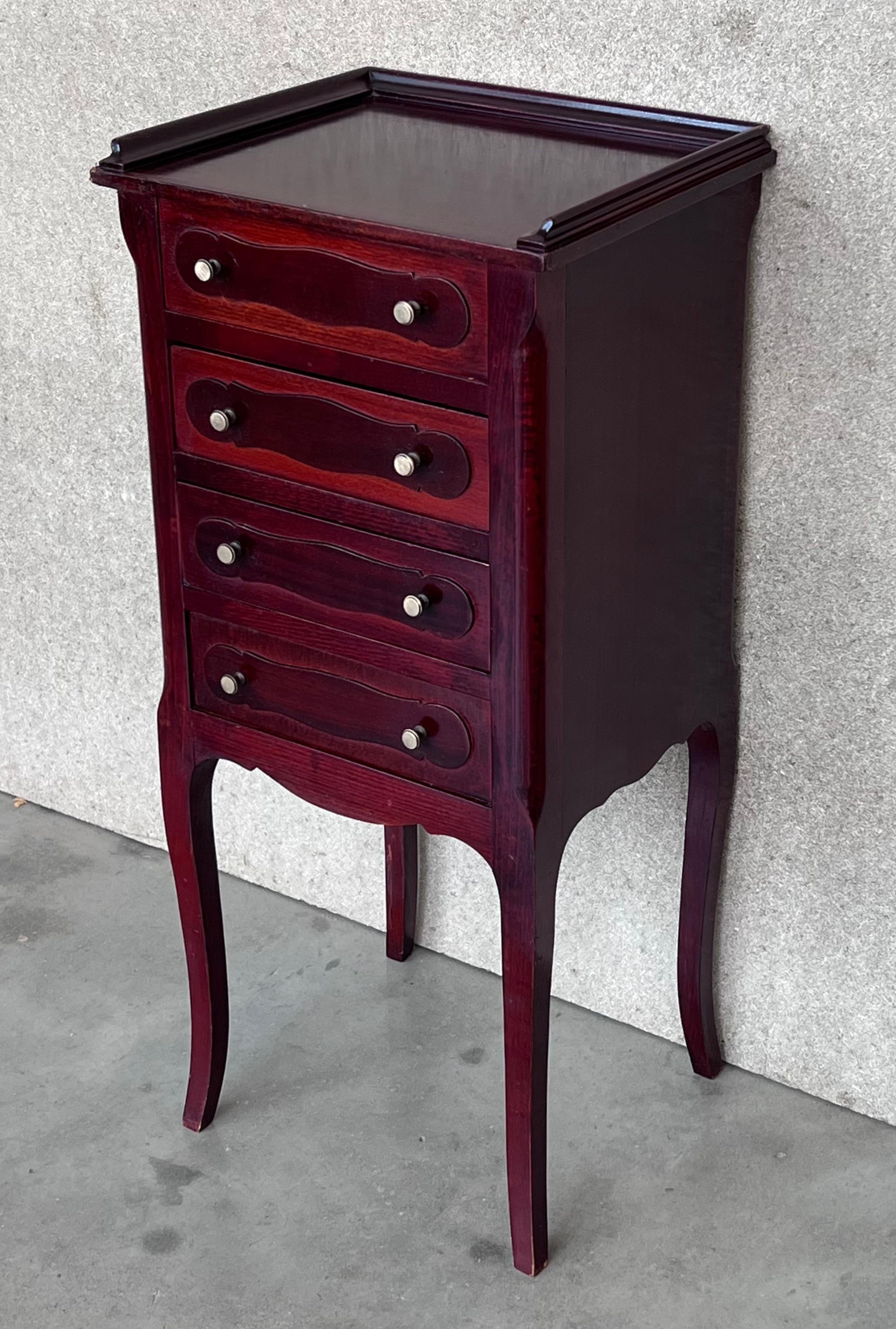 Pair of Italian Louis XV Style Mahogany Nightstand or End Side Tables In Good Condition For Sale In Miami, FL