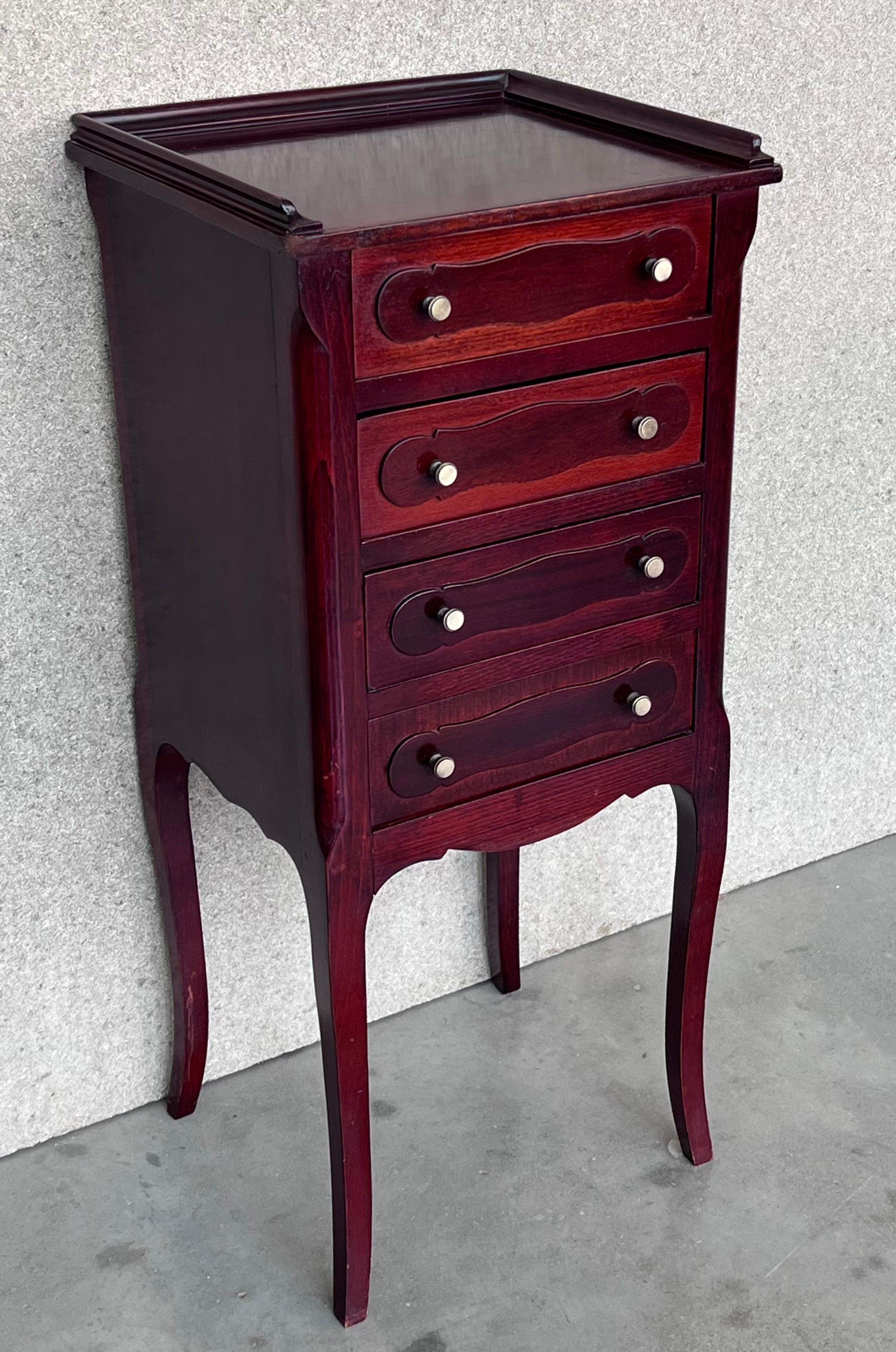 20th Century Pair of Italian Louis XV Style Mahogany Nightstand or End Side Tables For Sale