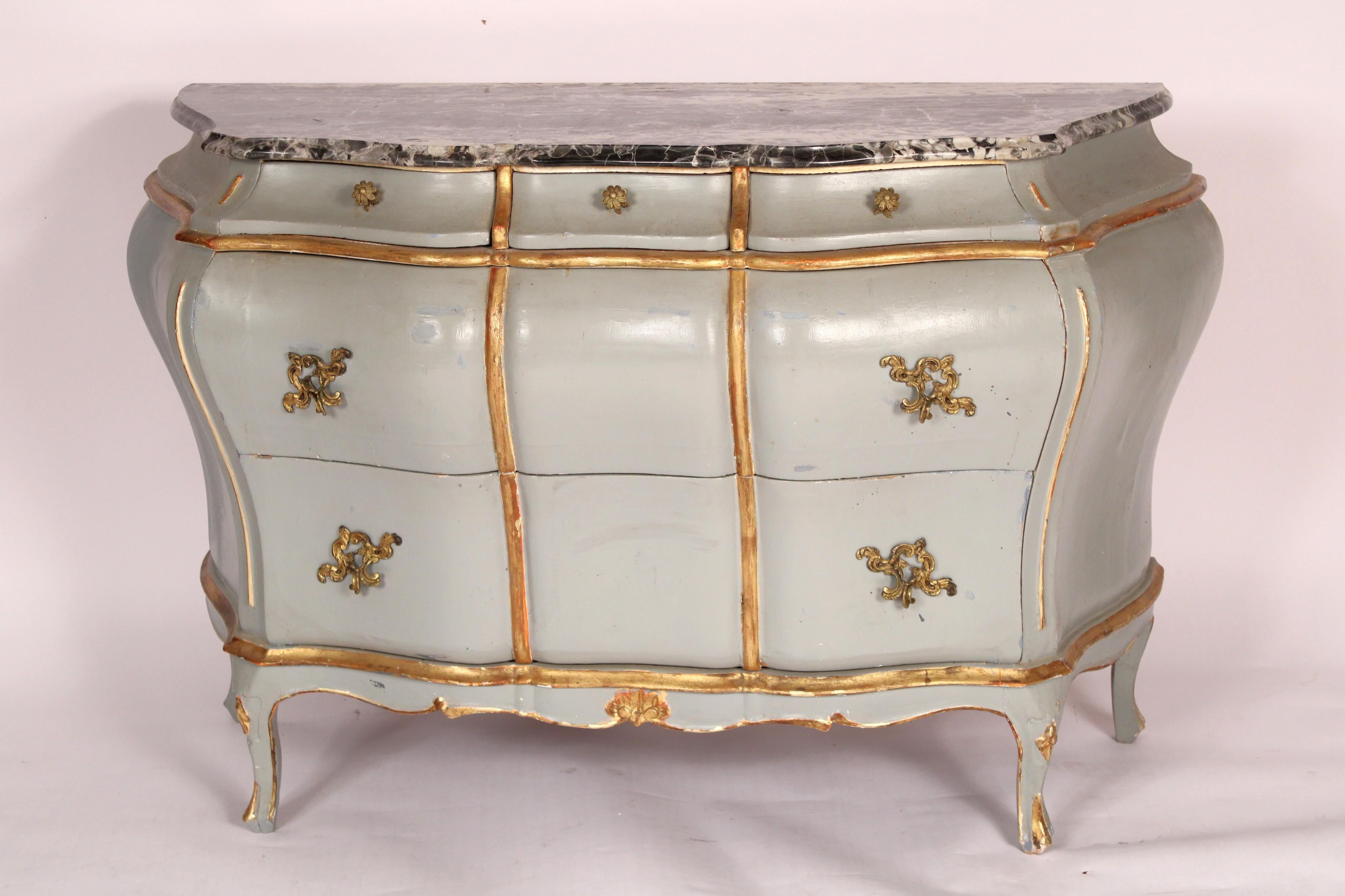 Pair of Italian Louis XV Style Painted and Gilt Decorated Bombe Commodes In Good Condition In Laguna Beach, CA