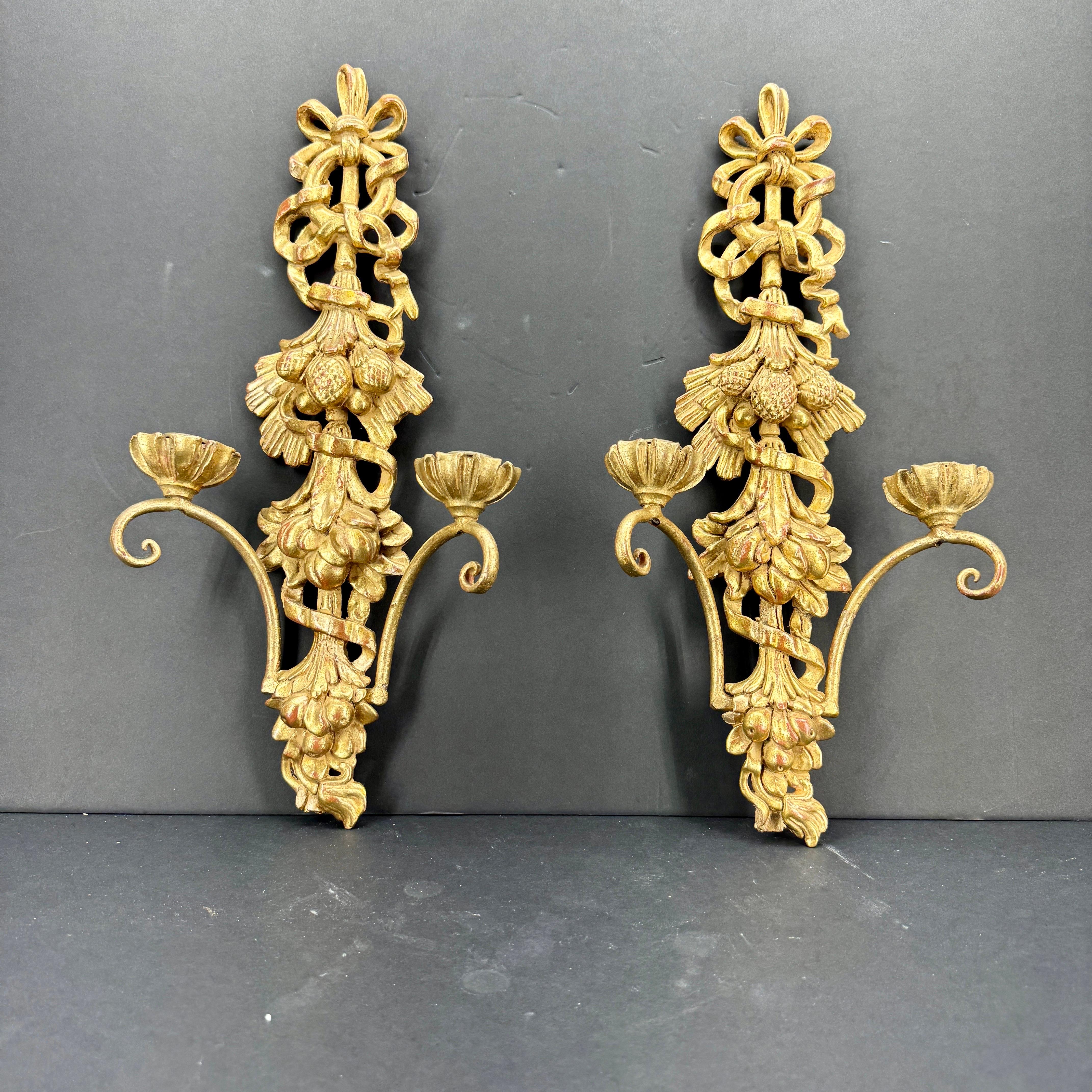 Hand-Painted Pair of Italian Louis XVI Giltwood Wall Sconces Appliques For Sale