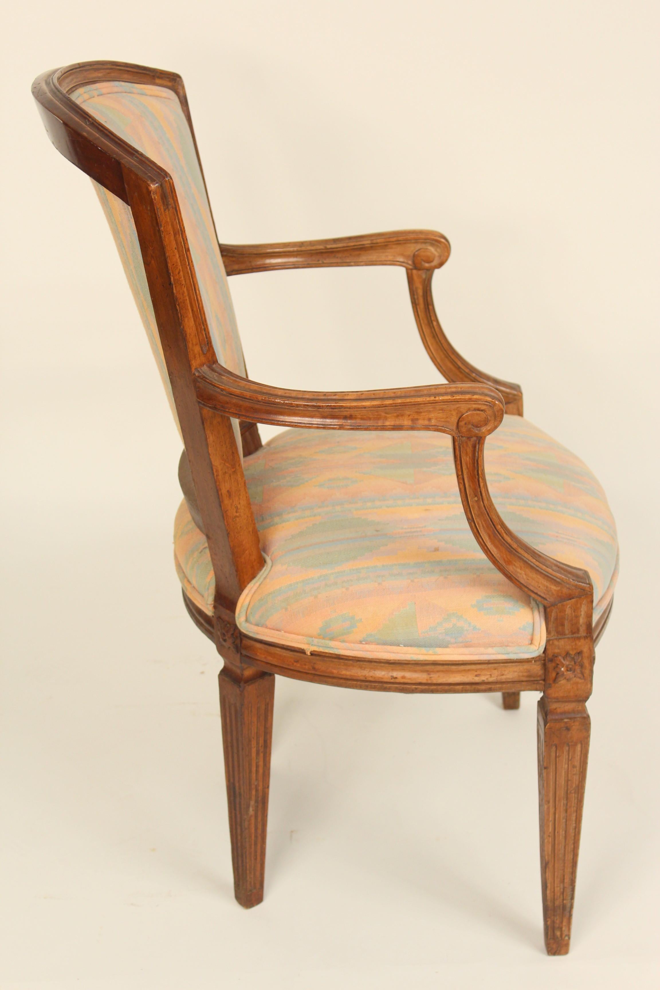 Européen Paire de fauteuils italiens de style Louis XVI en vente