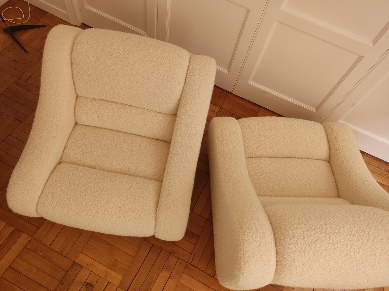 Bouclé Pair of Italian Lounge Armchairs, 1970s For Sale