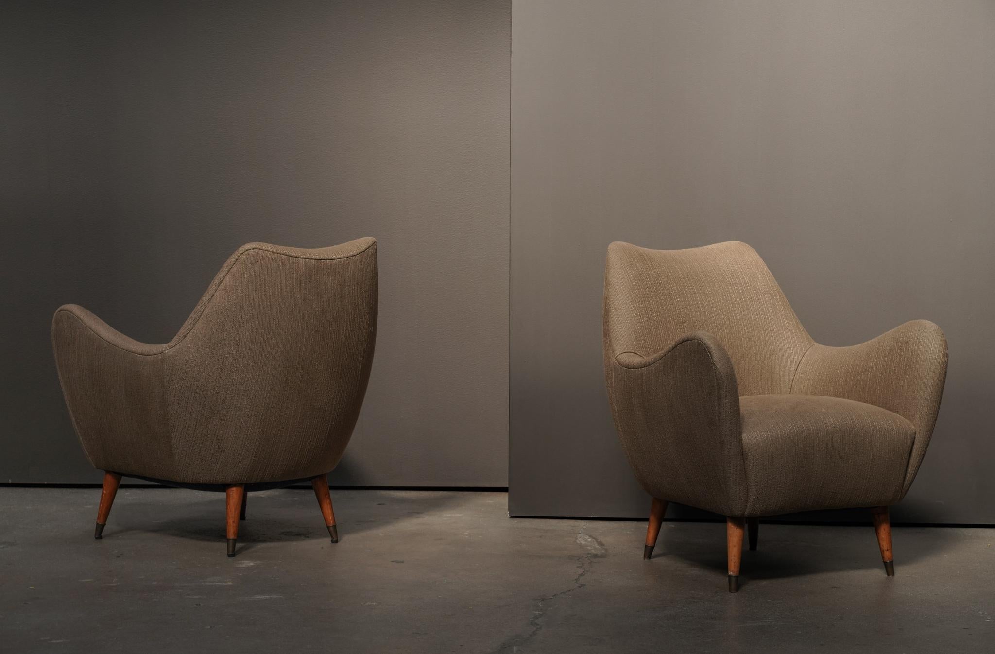 Paar italienische Lounge-Stühle (Italienisch) im Angebot