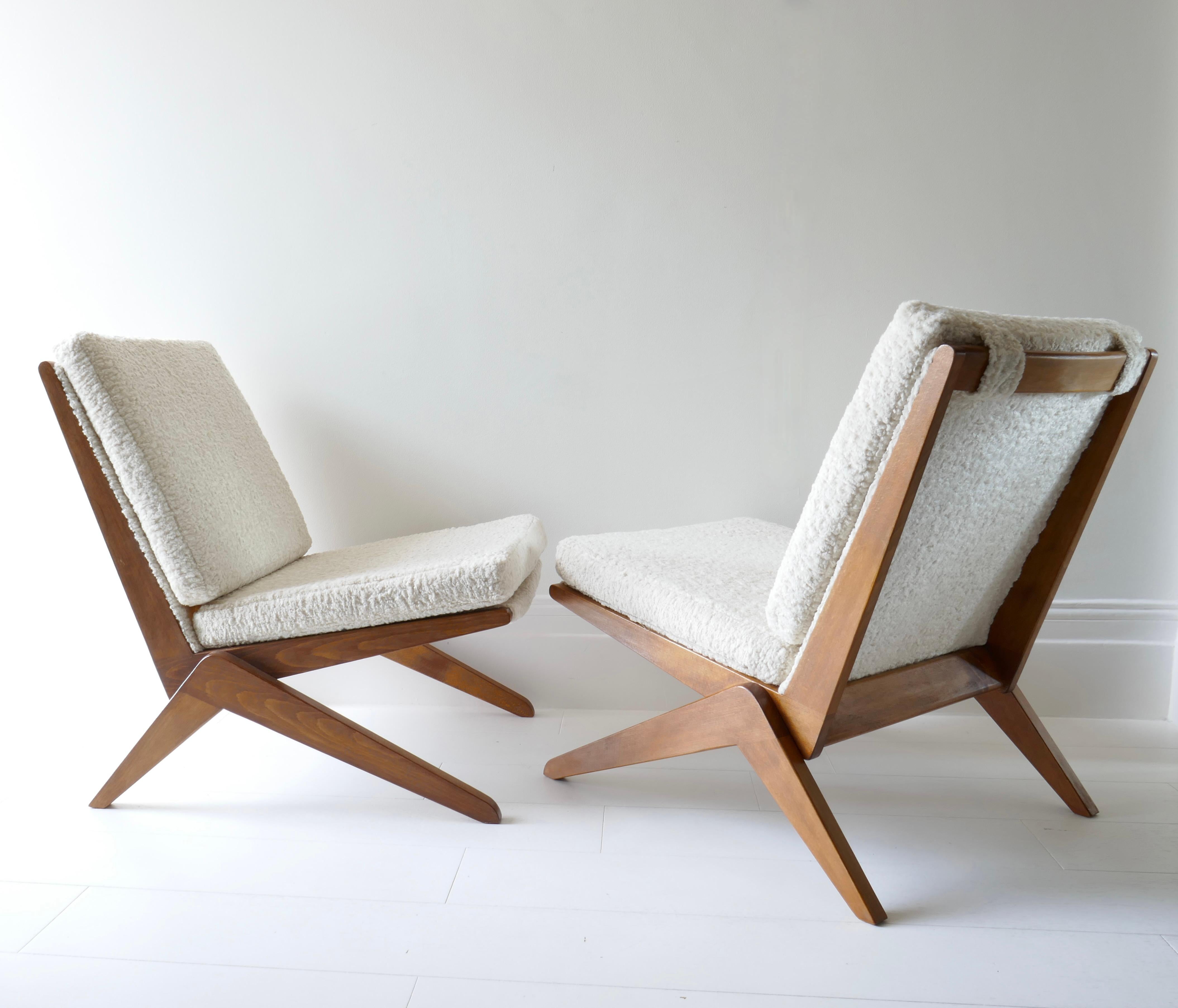 Pair of Italian Lounge Chairs in Beech Wood and White / Cream Boucle, 1960s 5