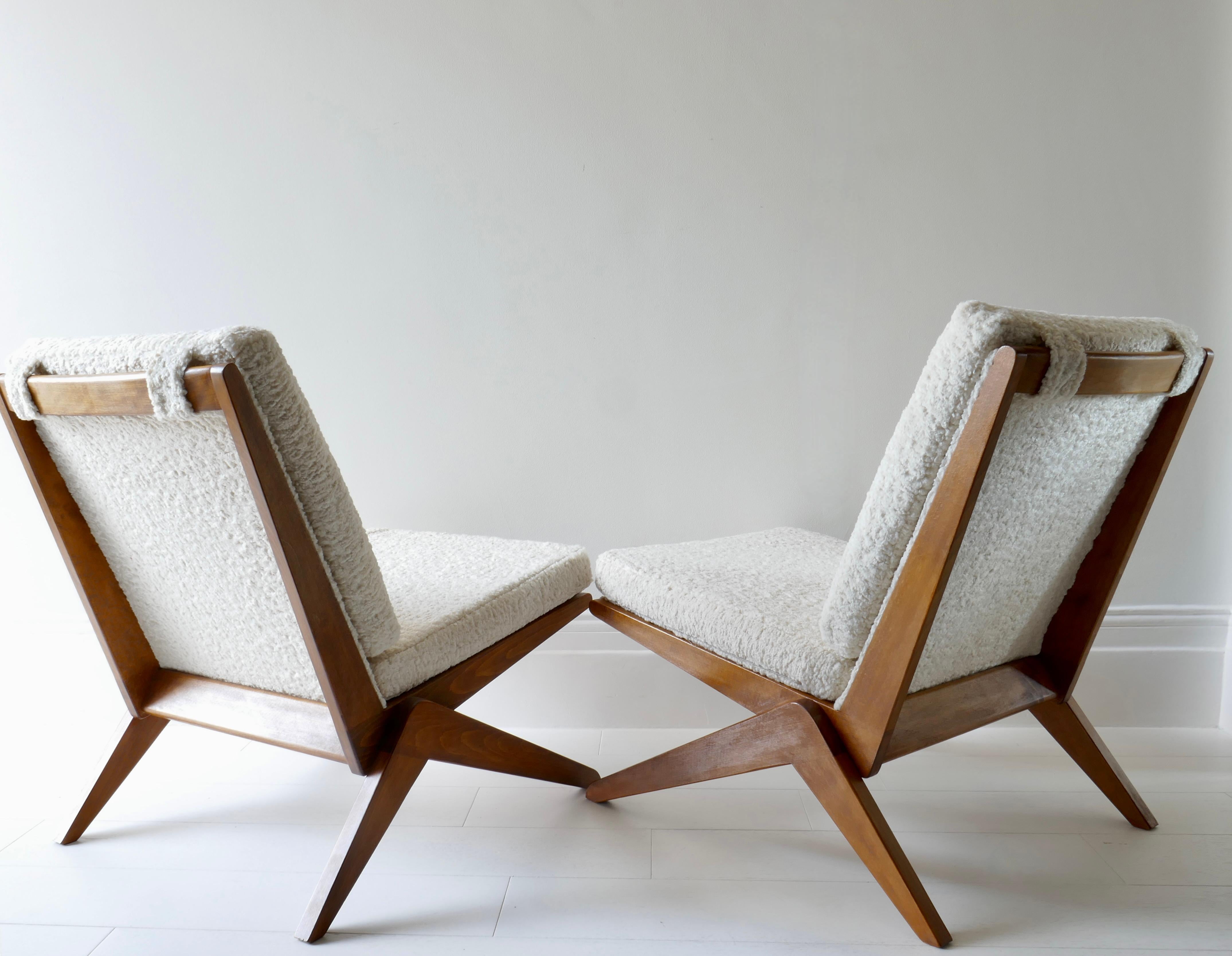 Pair of Italian Lounge Chairs in Beech Wood and White / Cream Boucle, 1960s 6