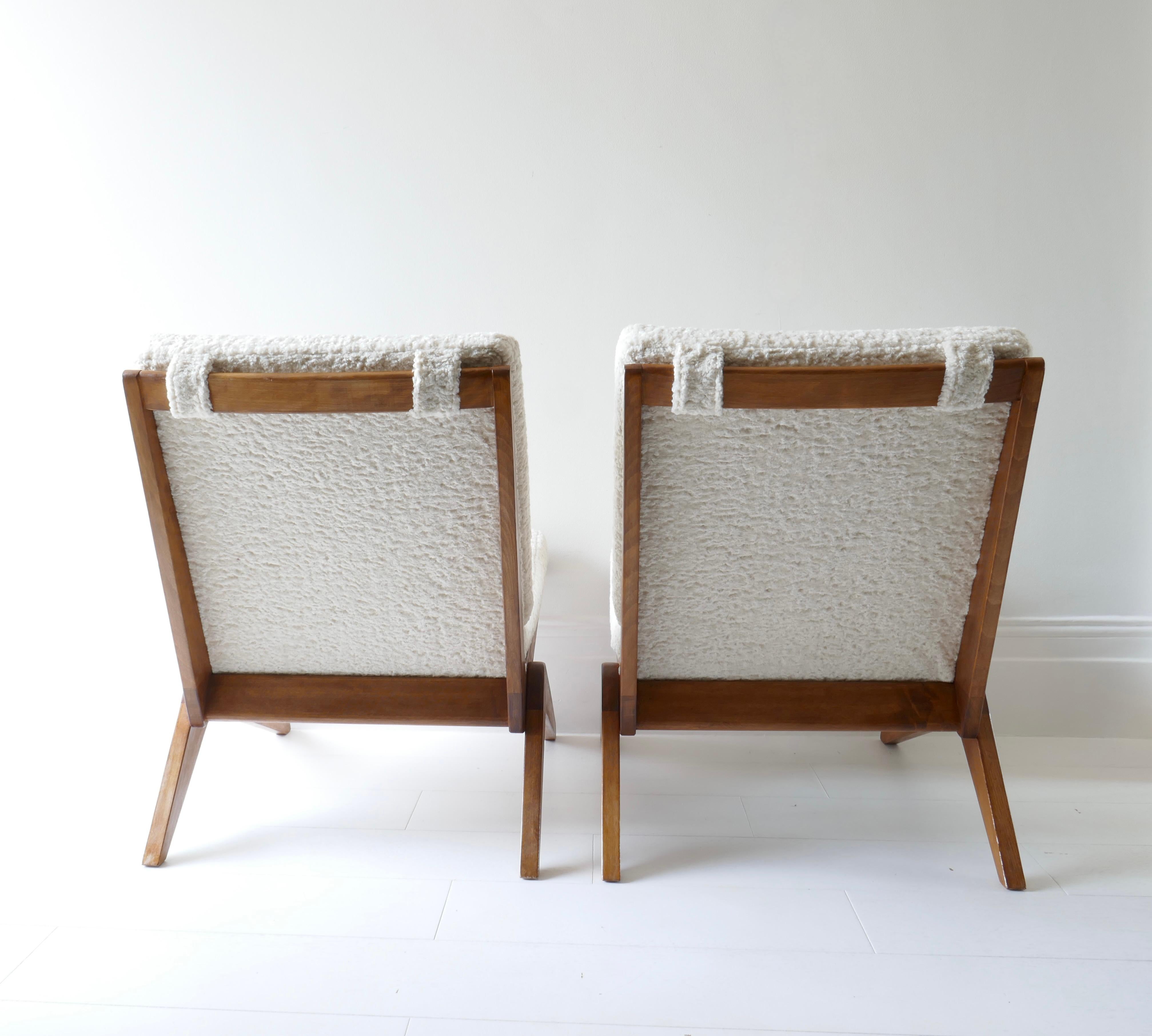 Pair of Italian Lounge Chairs in Beech Wood and White / Cream Boucle, 1960s 7