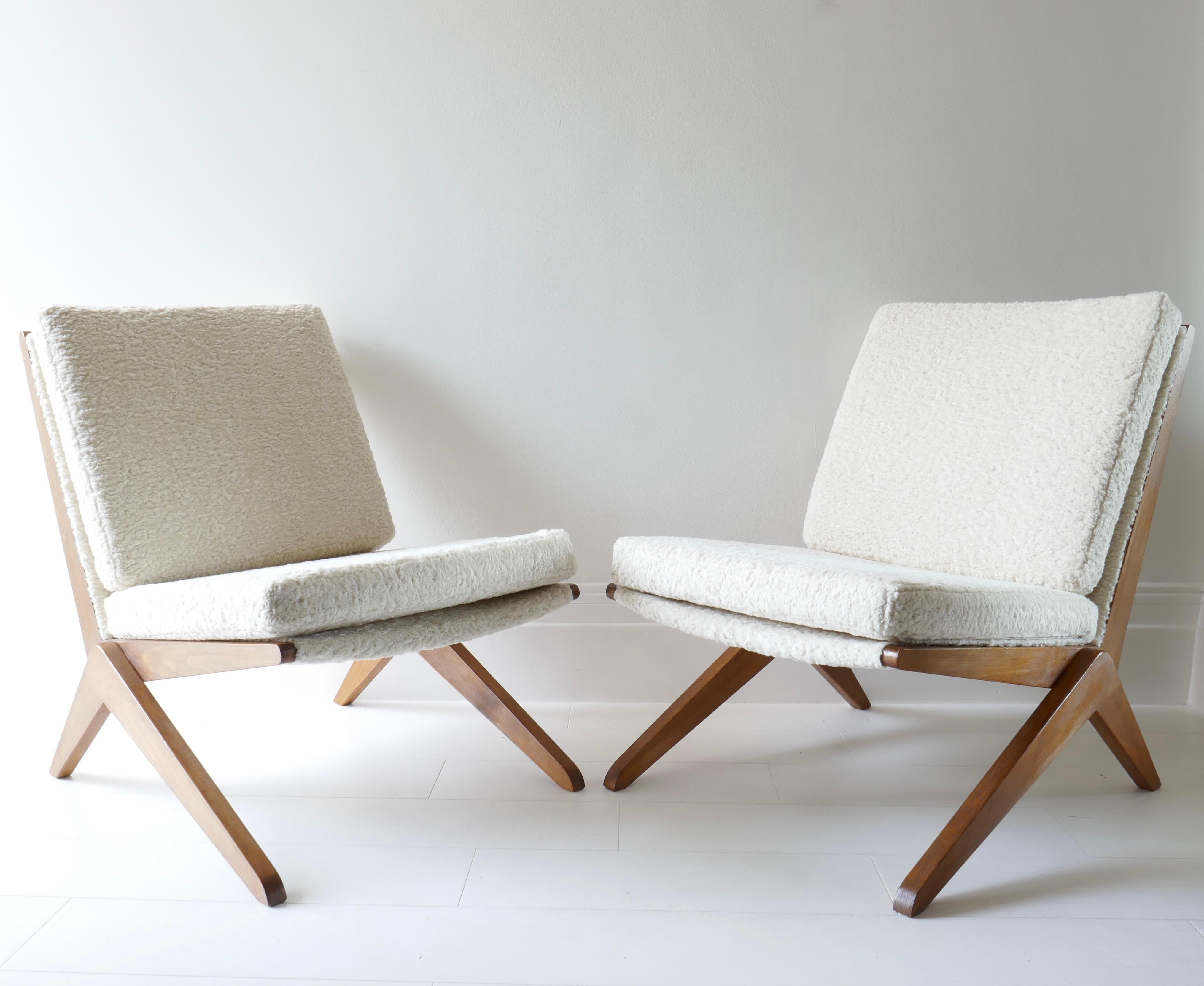 Pair of Italian Lounge Chairs in Beech Wood and White / Cream Boucle, 1960s 2