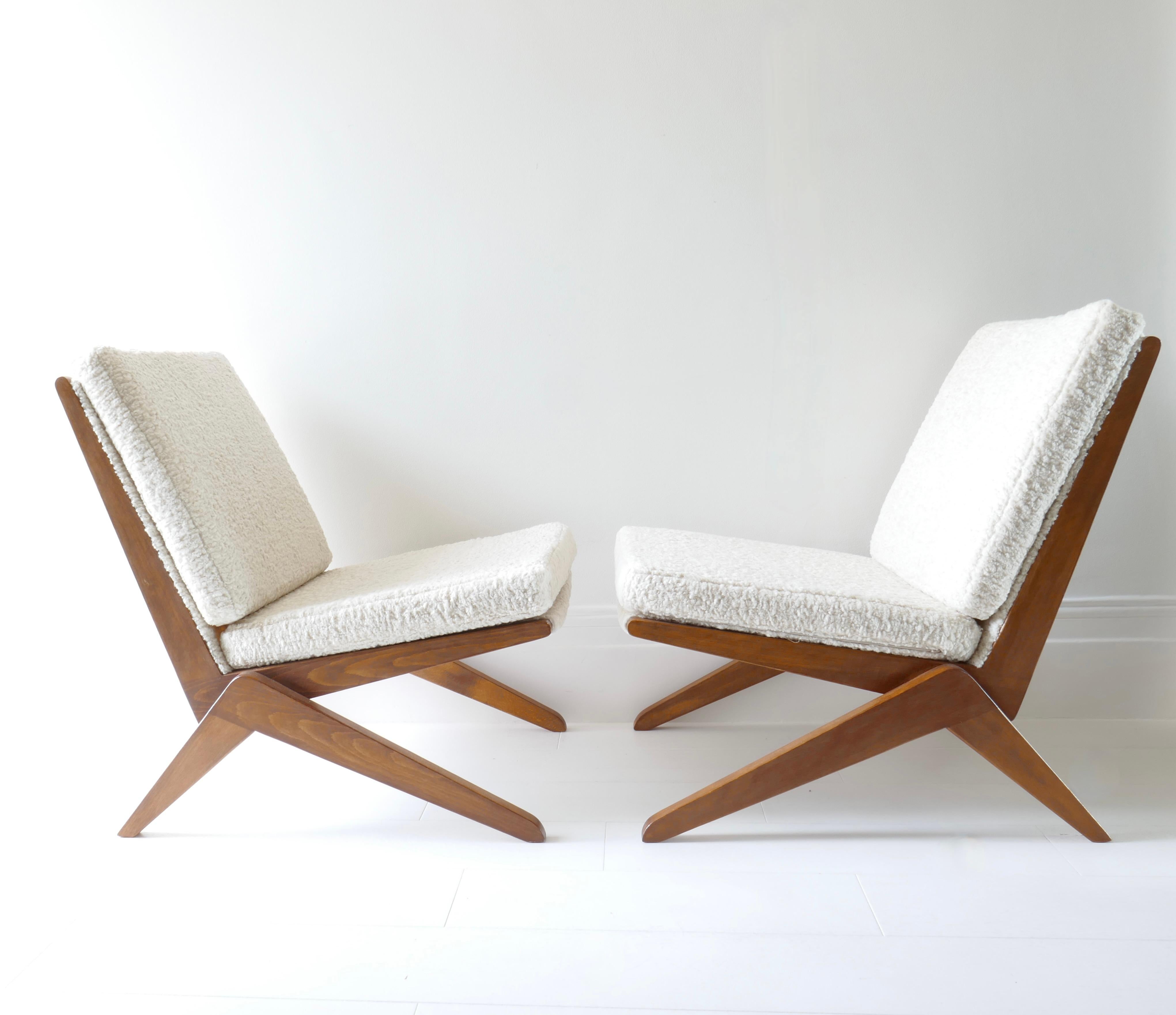 Pair of Italian Lounge Chairs in Beech Wood and White / Cream Boucle, 1960s 4