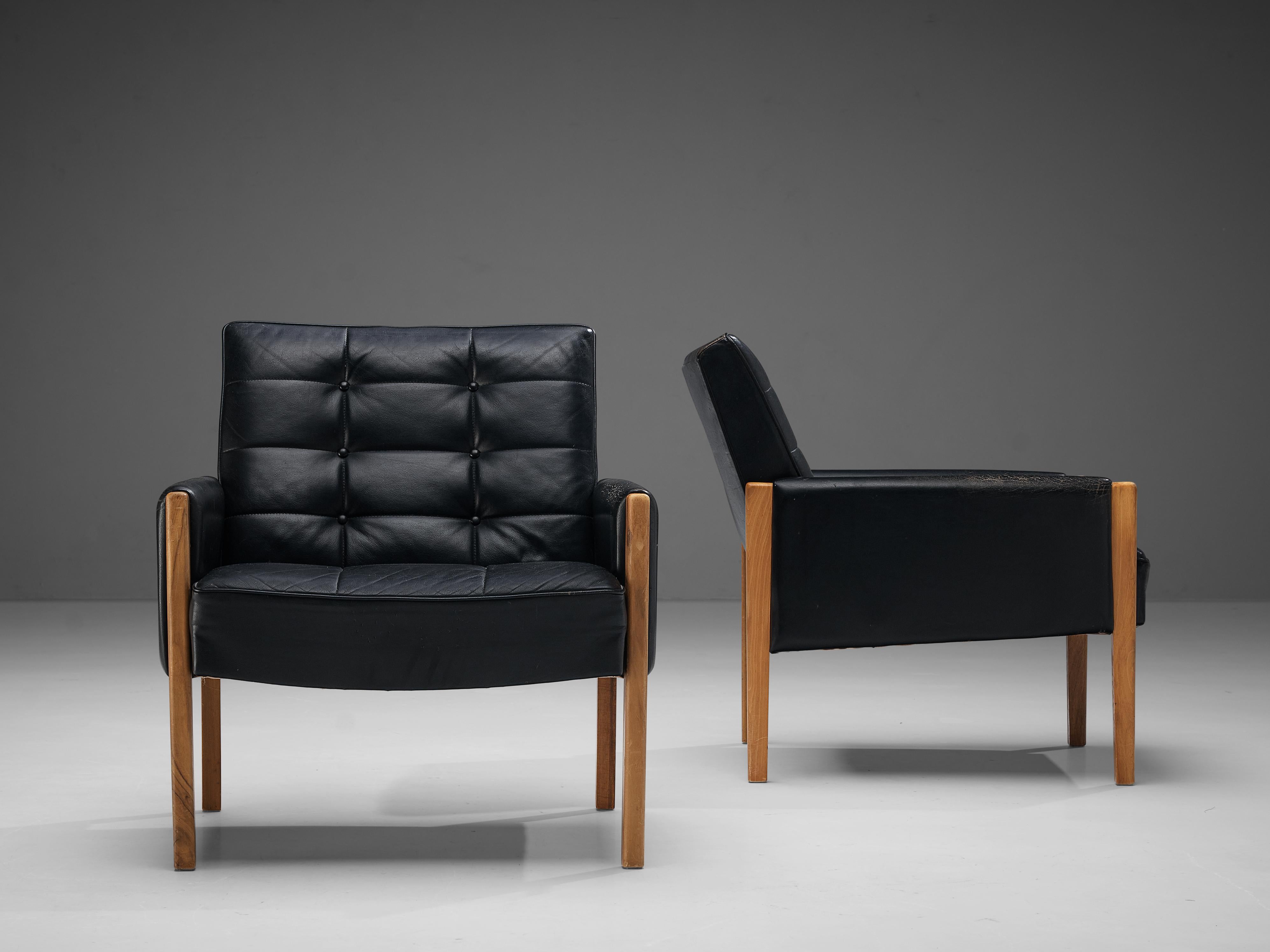 Pair of Italian Lounge Chairs in Black Leather and Stained Walnut In Good Condition For Sale In Waalwijk, NL