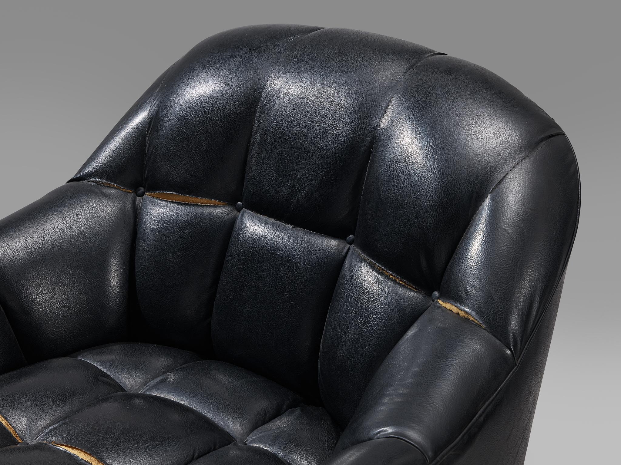 Mid-Century Modern Italian Pair of Lounge Chairs in Black Leather For Sale