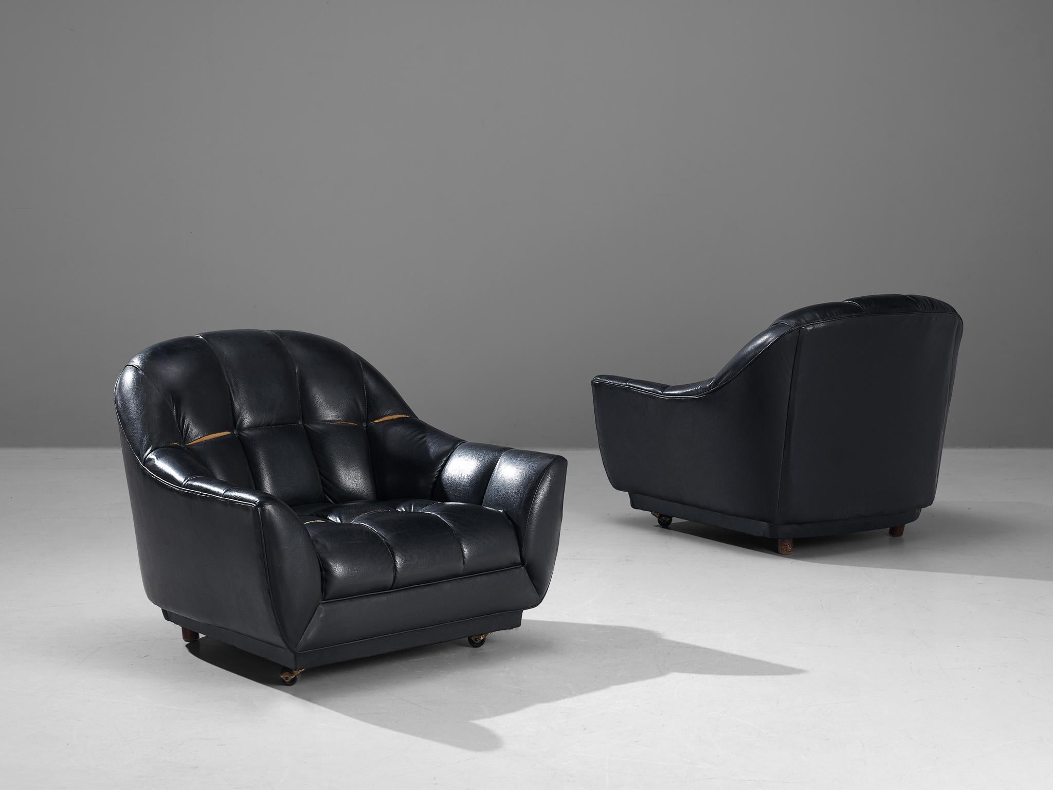 Italian Pair of Lounge Chairs in Black Leather In Good Condition For Sale In Waalwijk, NL