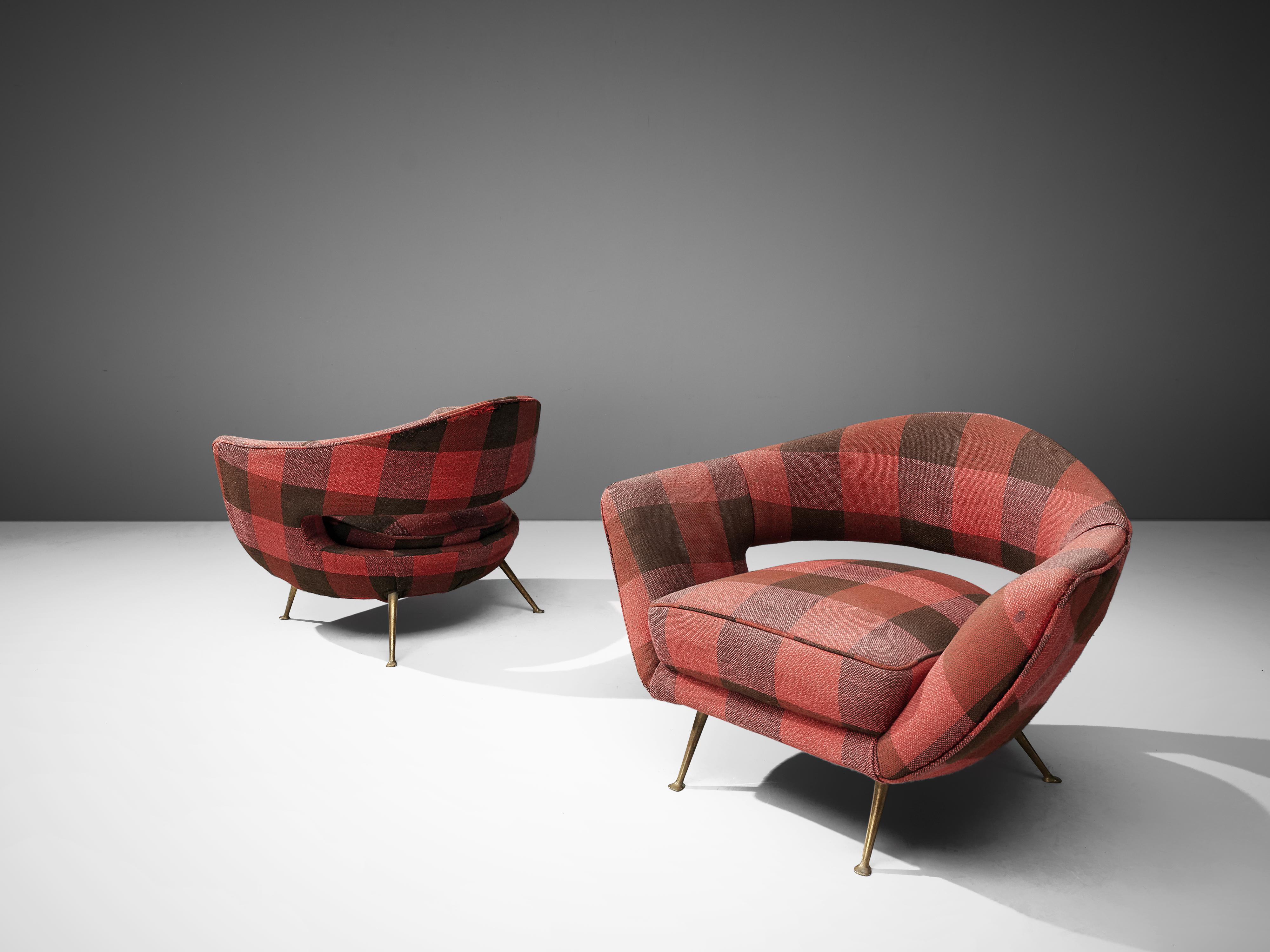 Set of lounge chairs, checkered upholstery, brass, Italy, 1960s

Thin brass legs hold and organic shaped lounge chair. With its round shape and the open space in the back the design seems to be light and airy although the high seating cushion offers