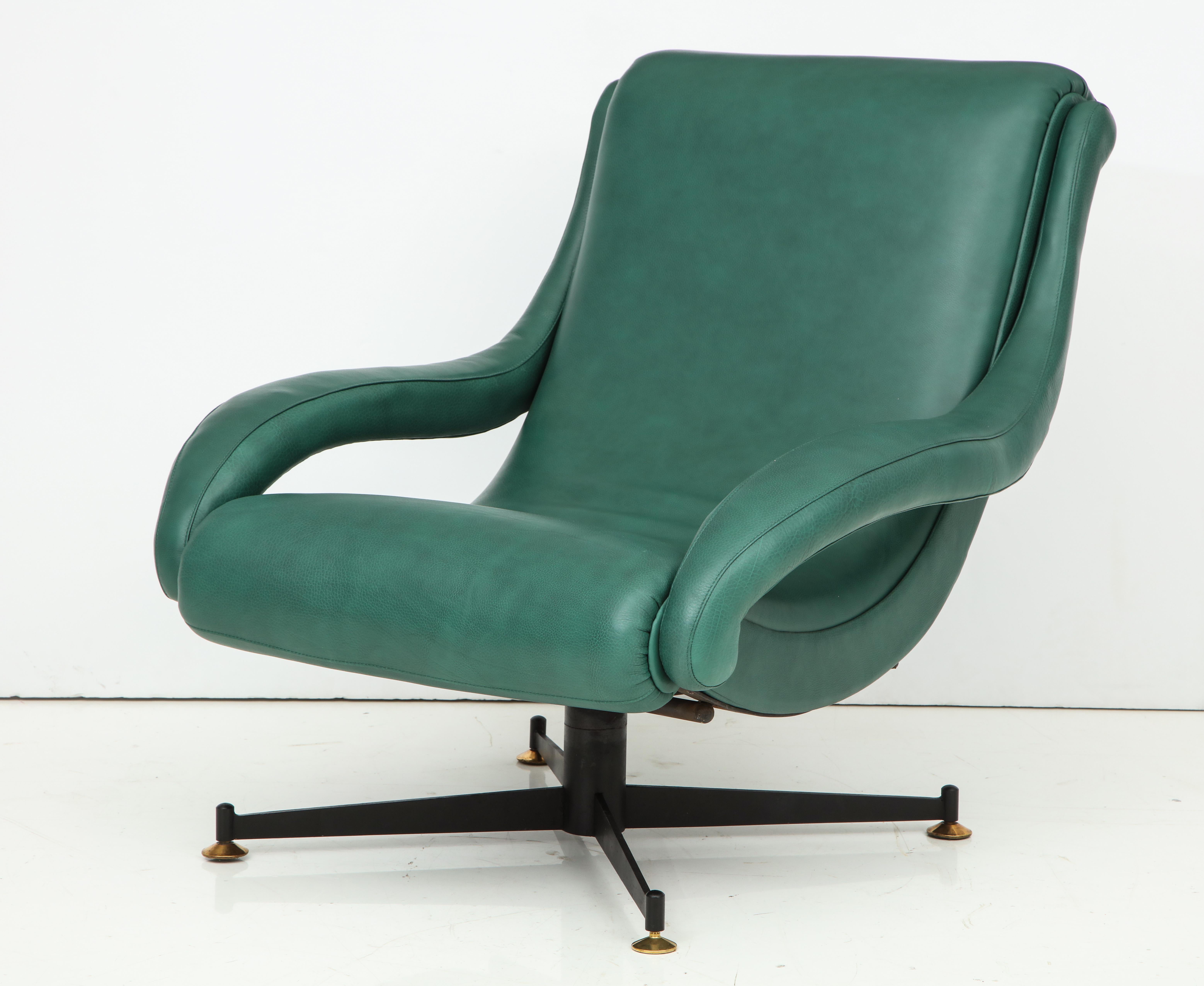 Mid-Century Modern Pair of Lounge Chairs in Gucci Green Leather by Radice for Lenzi, c. 1950, Italy