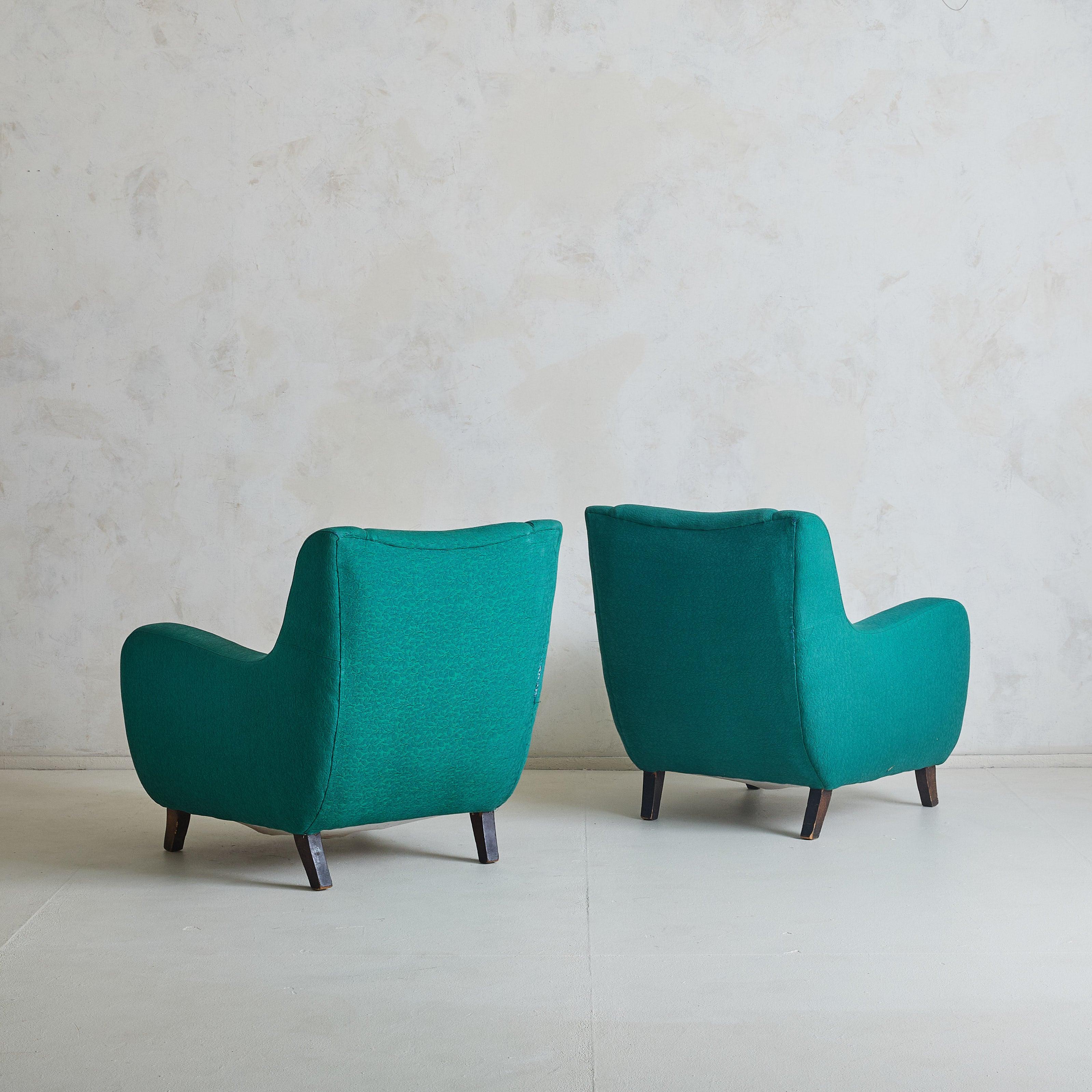 Mid-Century Modern Pair of Italian Lounge Chairs in Original Green Upholstery, 1960s For Sale