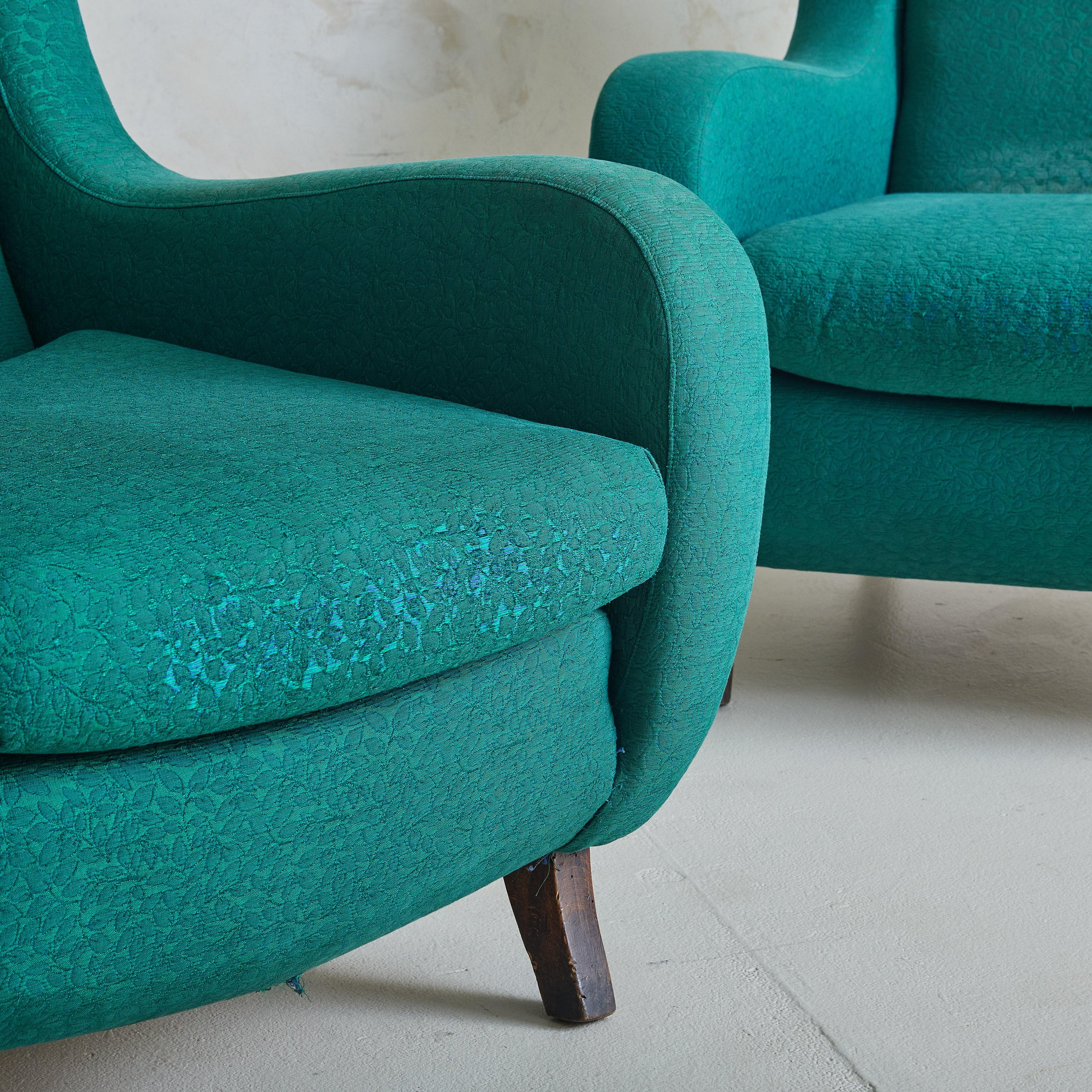 Pair of Italian Lounge Chairs in Original Green Upholstery, 1960s In Good Condition For Sale In Chicago, IL
