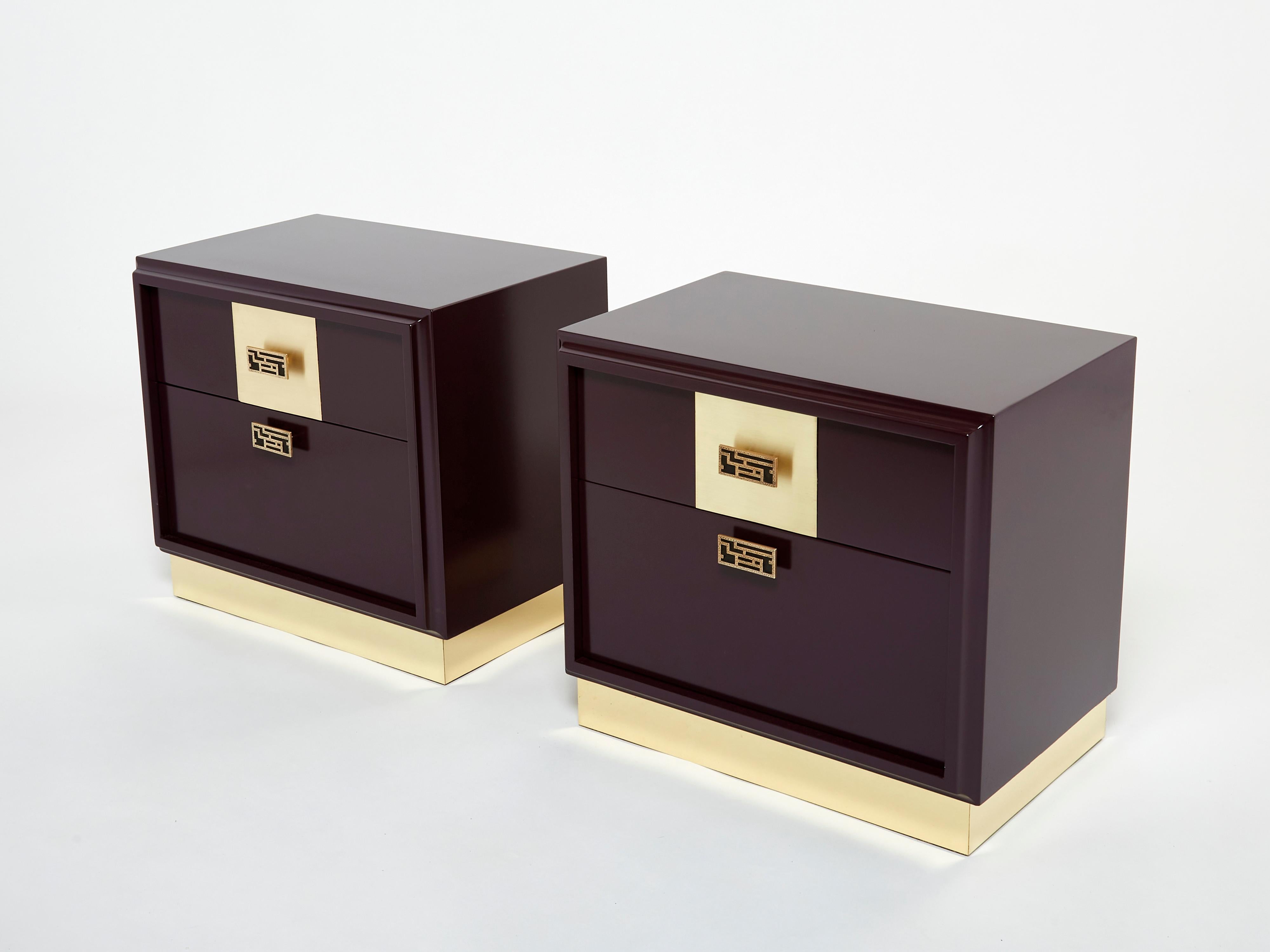 Mid-Century Modern Pair of Italian Luciano Frigerio Plum Lacquered Brass Nightstands Tables, 1970s For Sale