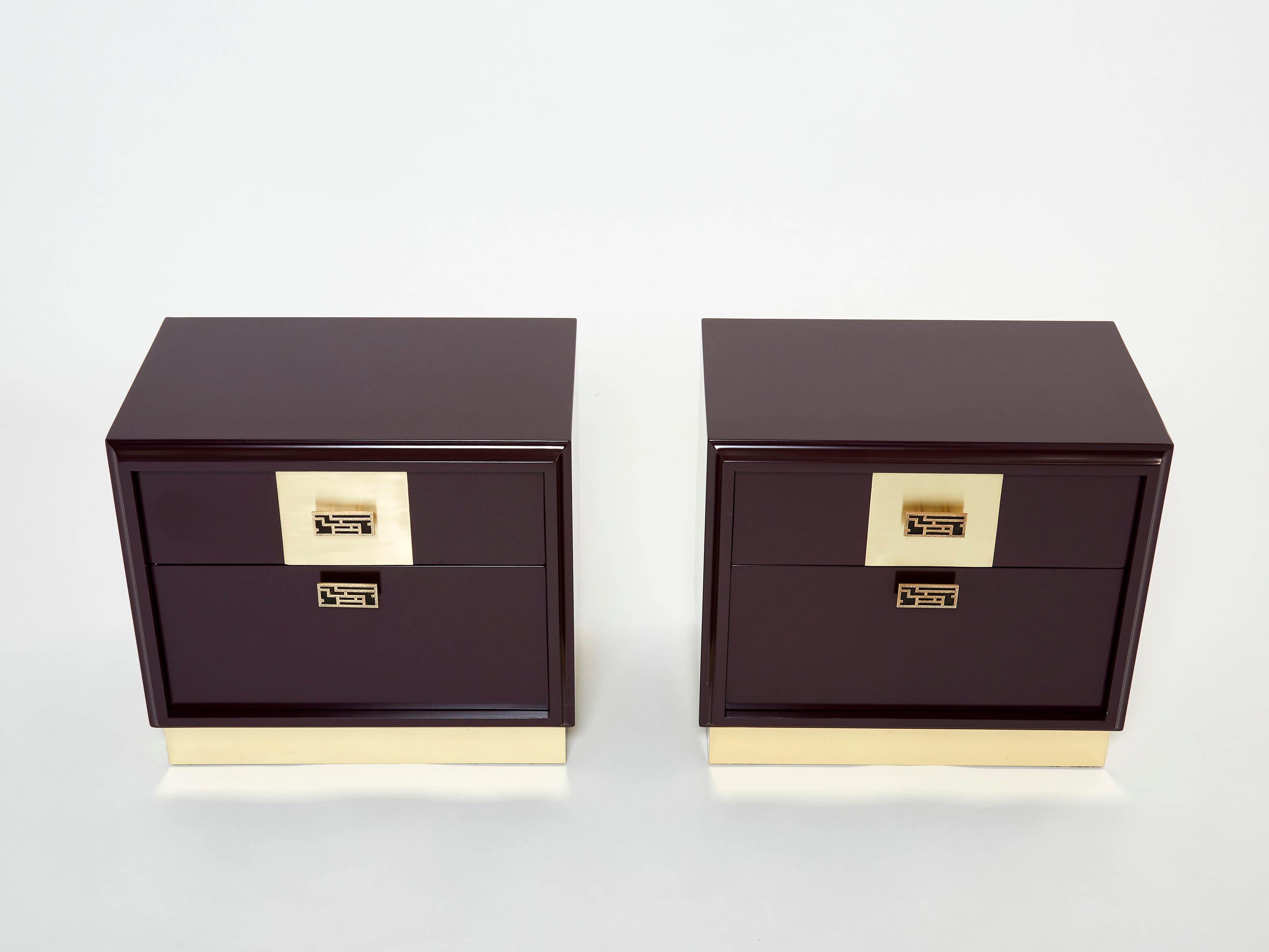 Late 20th Century Pair of Italian Luciano Frigerio Plum Lacquered Brass Nightstands Tables, 1970s For Sale