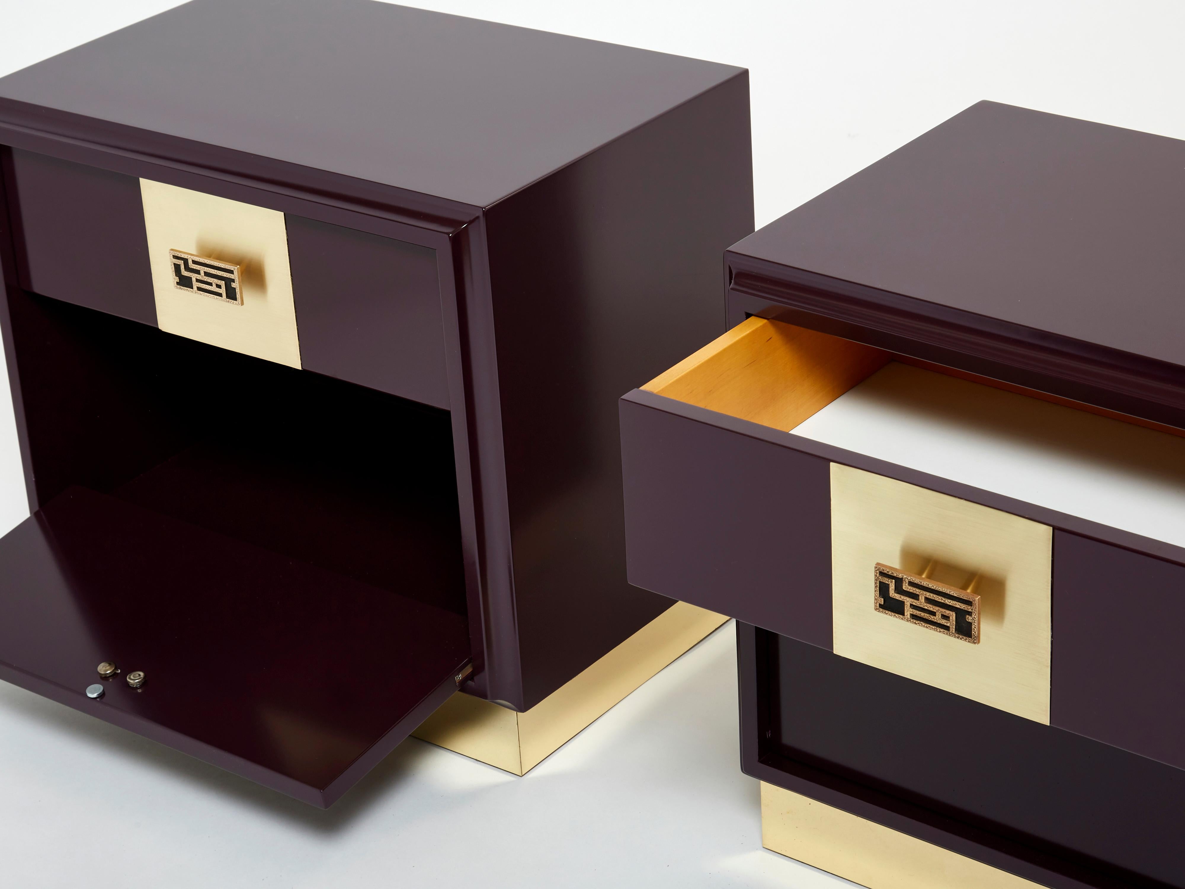 Pair of Italian Luciano Frigerio Plum Lacquered Brass Nightstands Tables, 1970s For Sale 3