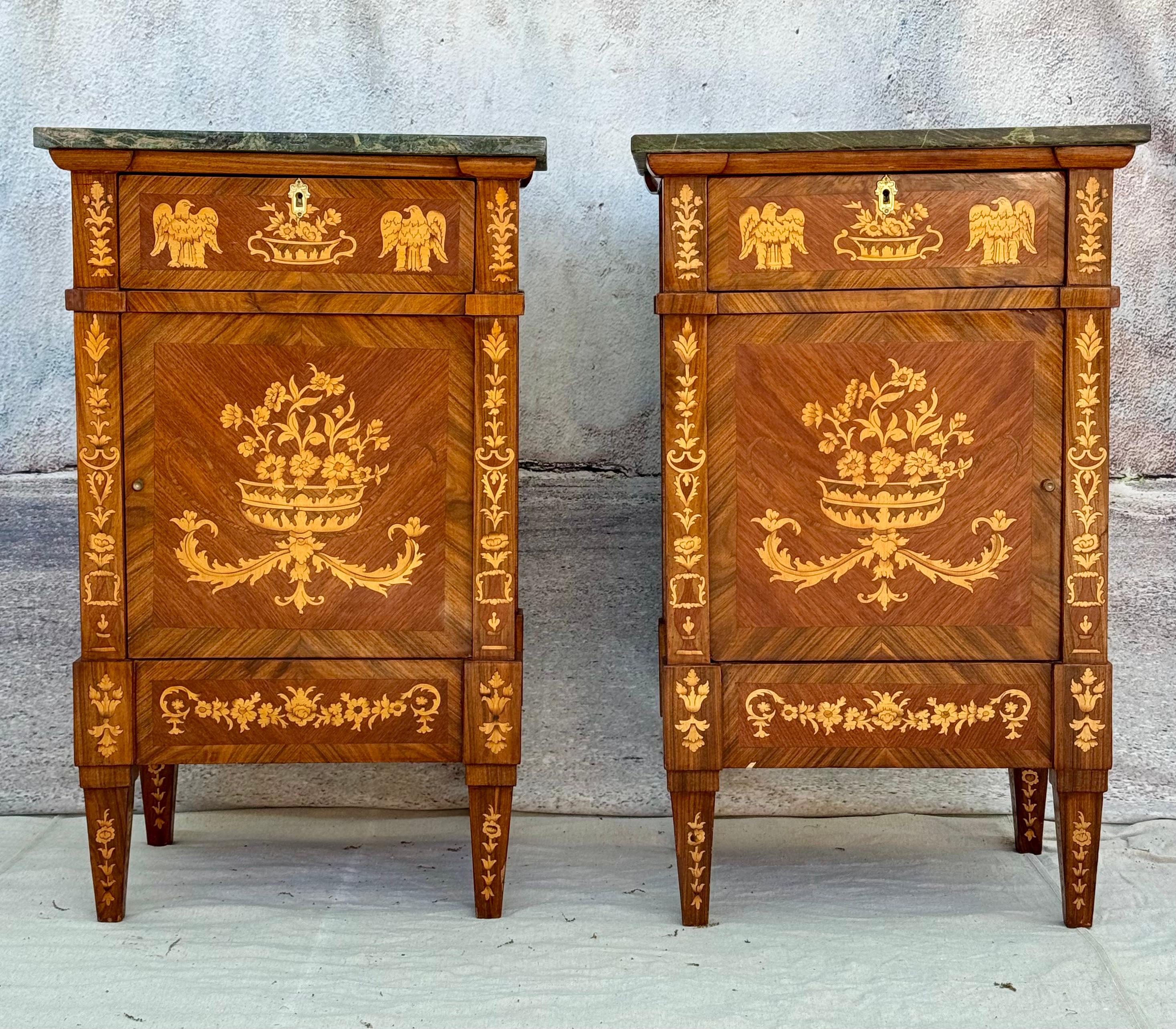 Neoclassical Pair Of Italian Maggiolini Style Inlaid Bedside Tables For Sale