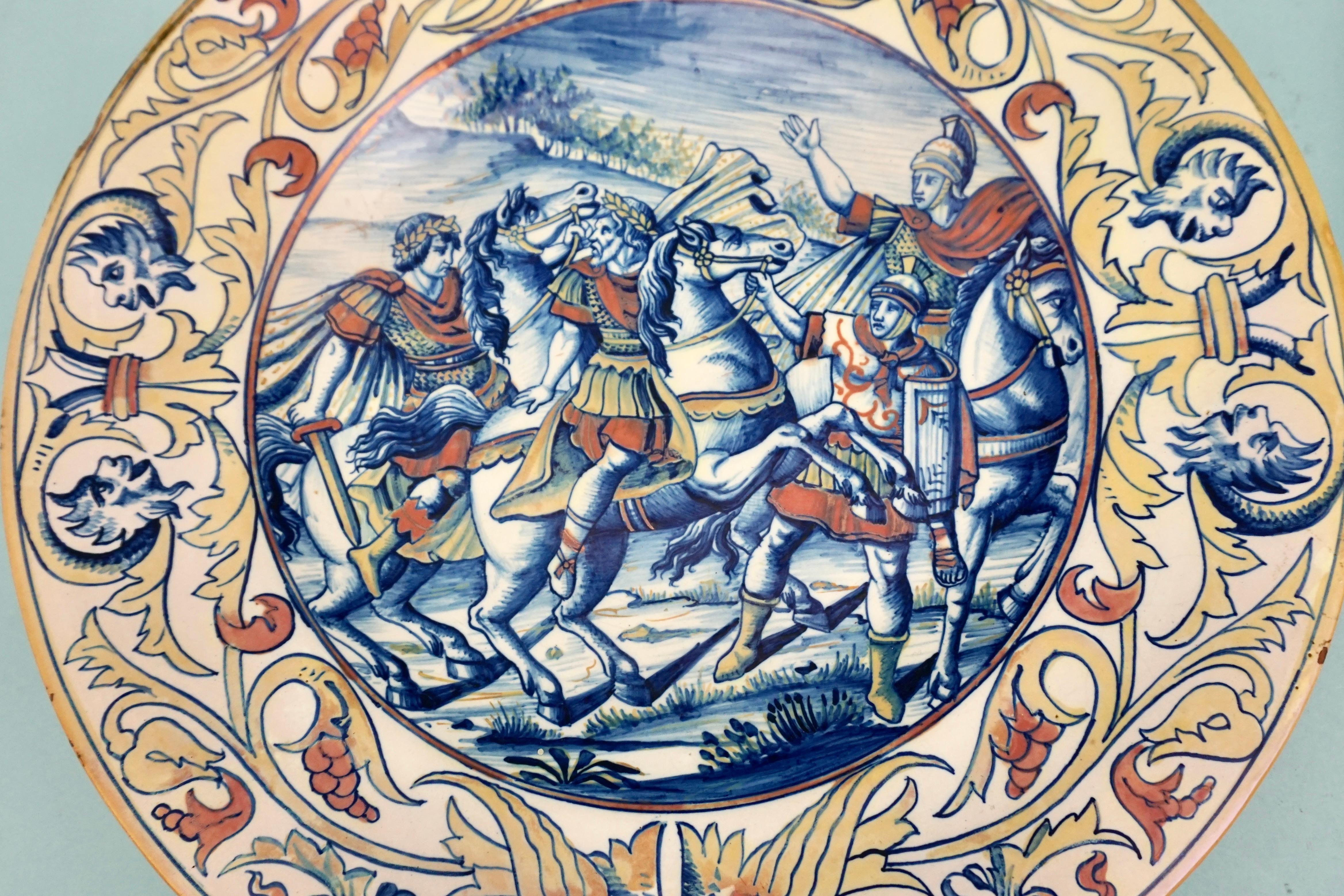 Pair of Italian Maiolica Chargers Depicting Roman Warriors in Combat In Good Condition For Sale In San Francisco, CA