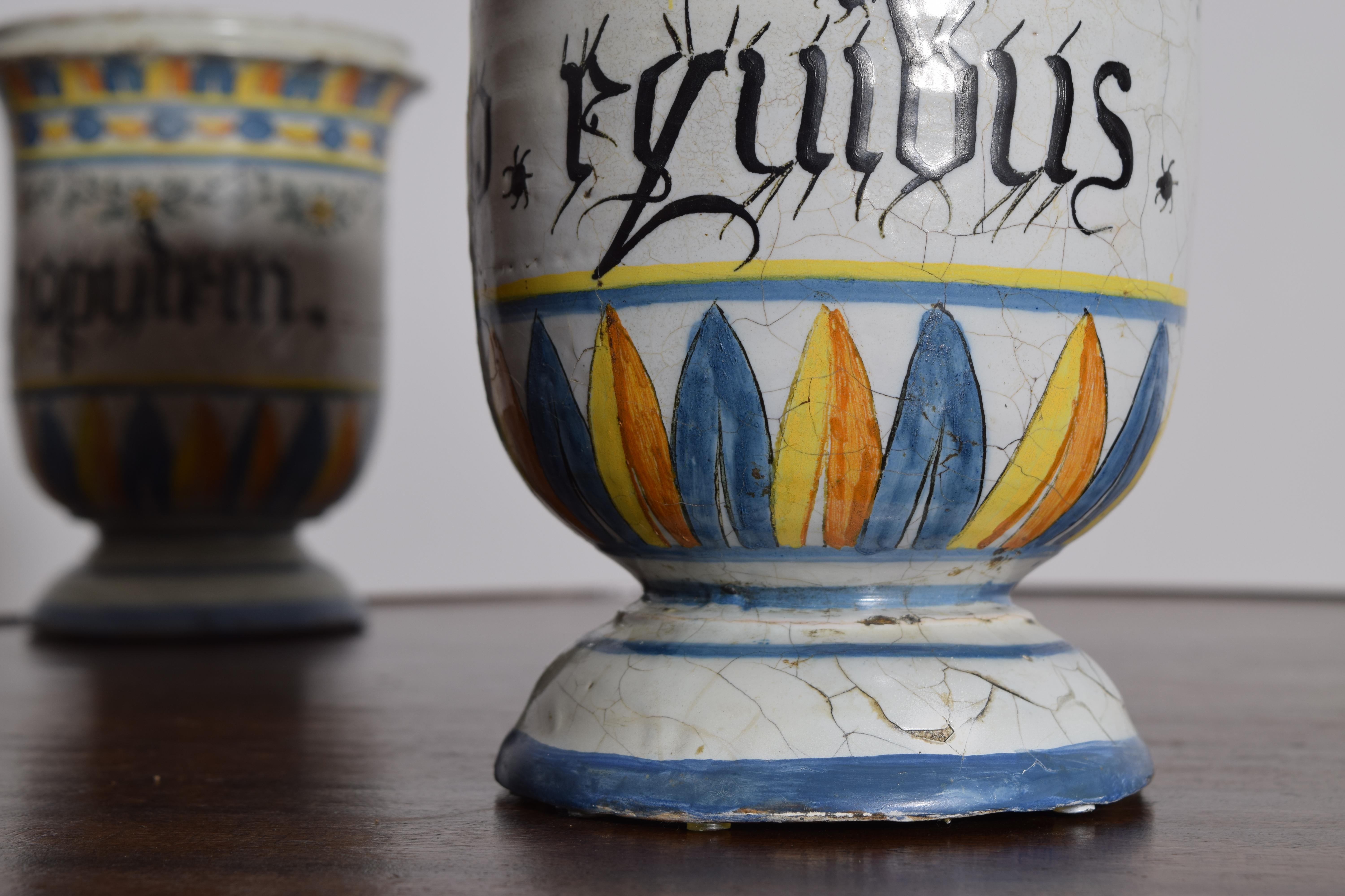 Arte popolare Coppia di maioliche italiane da farmacia Albarelli in vendita