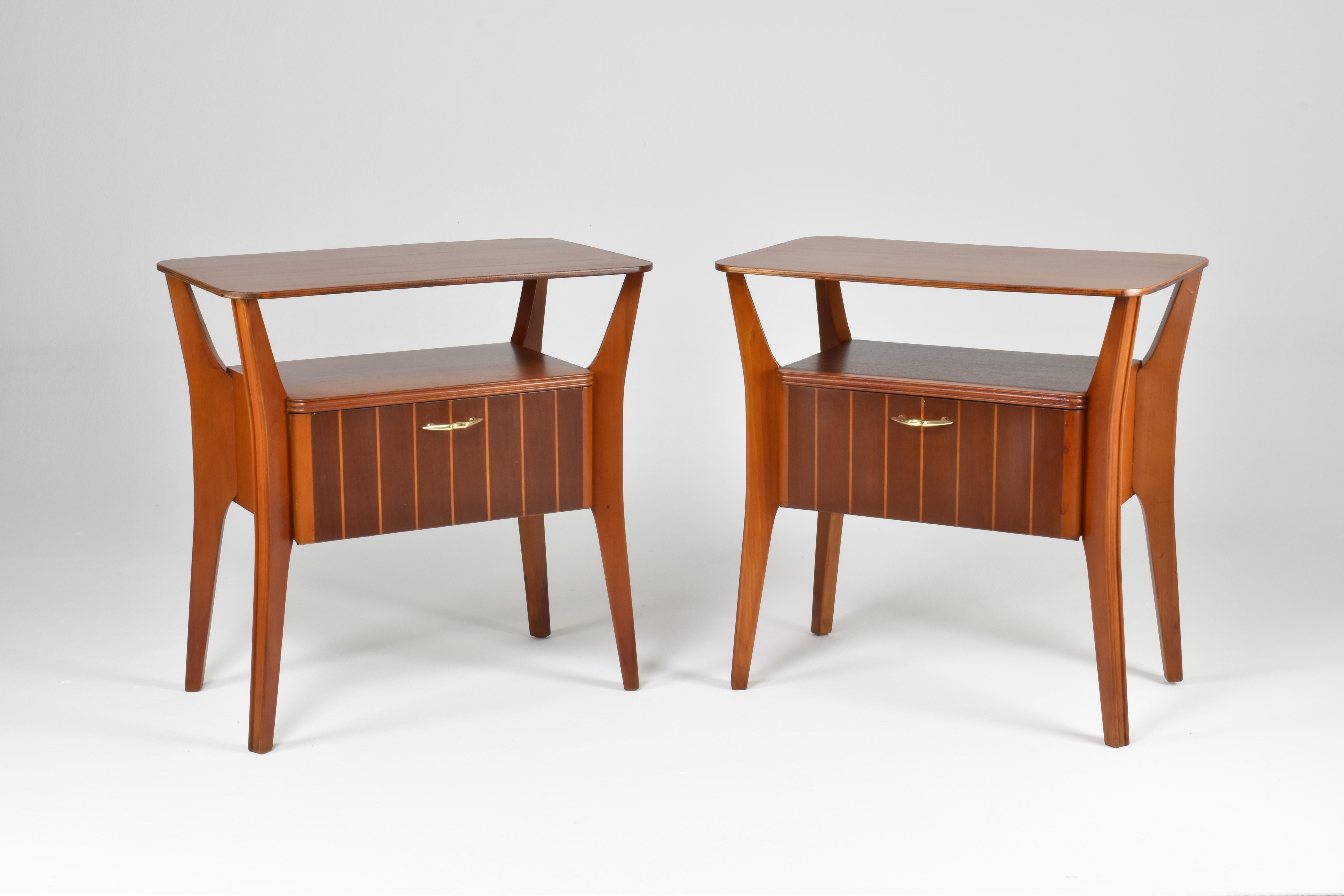Striking set of two Italian maple wood nightstands attributed to Gio Ponti for Cantu from the 1950s in meticulously restored condition. These mid-century tables are highlighted by their sophisticated geometrically shaped tabletops and an intricate
